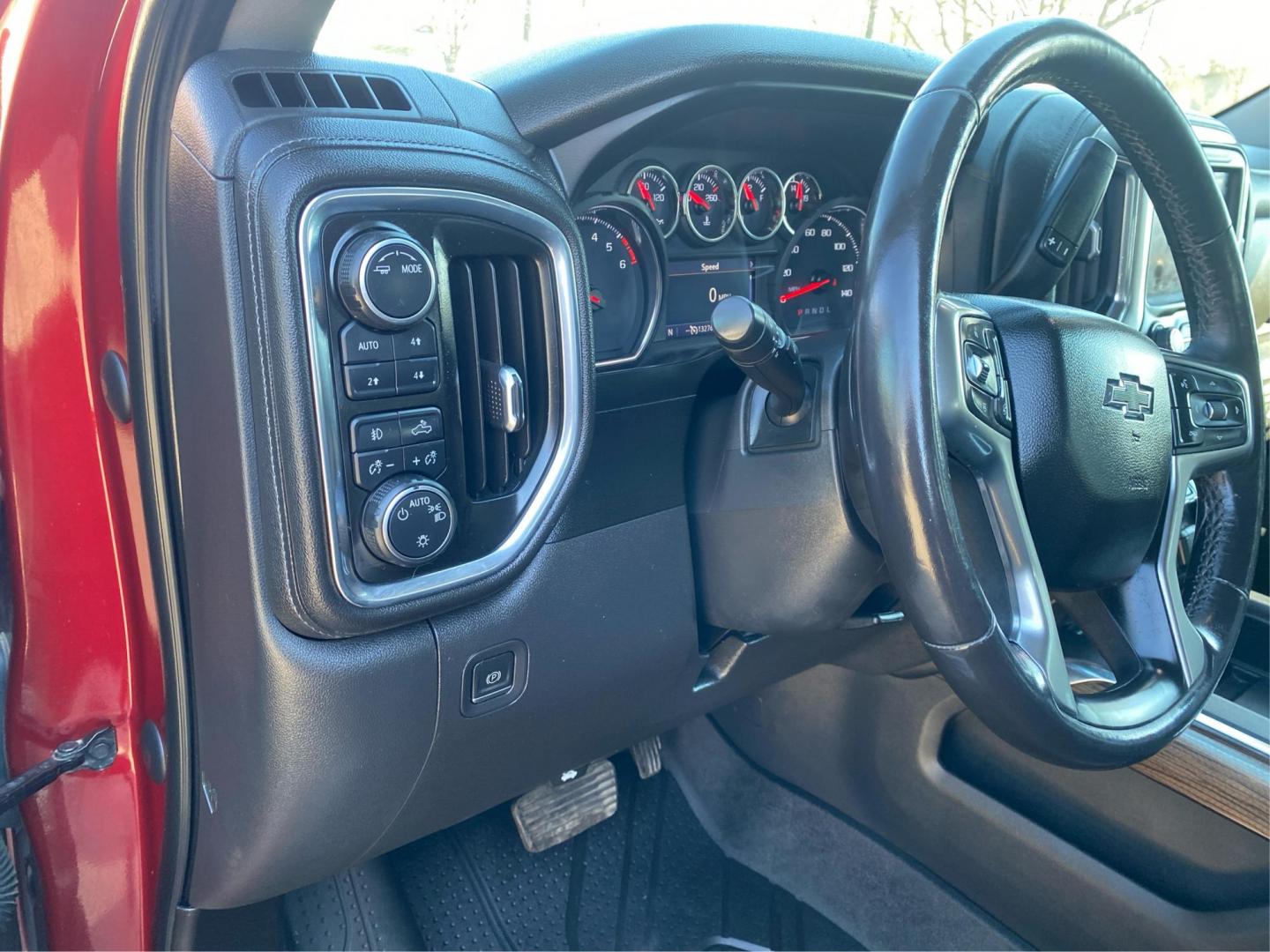 2021 RED CHEVROLET SILVERADO 1500 RST (3GCUYEET0MG) with an 3.0L engine, Automatic transmission, located at 908 SE 14th Street, Des Moines, IA, 50317, (515) 281-0330, 41.580303, -93.597046 - Photo#16