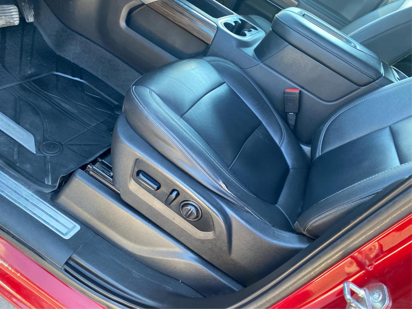 2021 RED CHEVROLET SILVERADO 1500 RST (3GCUYEET0MG) with an 3.0L engine, Automatic transmission, located at 908 SE 14th Street, Des Moines, IA, 50317, (515) 281-0330, 41.580303, -93.597046 - Photo#17