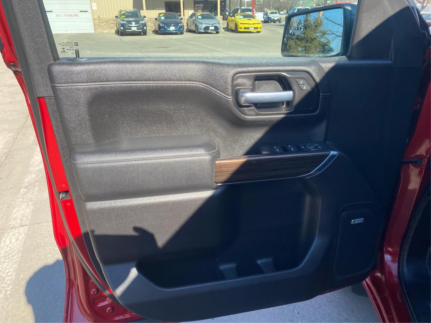 2021 RED CHEVROLET SILVERADO 1500 RST (3GCUYEET0MG) with an 3.0L engine, Automatic transmission, located at 908 SE 14th Street, Des Moines, IA, 50317, (515) 281-0330, 41.580303, -93.597046 - Photo#18