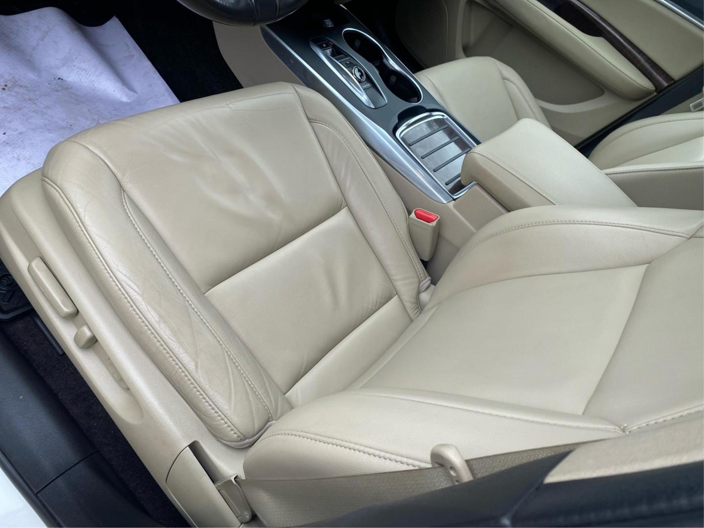 2017 WHITE ACURA MDX TECHNOLOGY (5FRYD4H55HB) with an 3.5L engine, Automatic transmission, located at 908 SE 14th Street, Des Moines, IA, 50317, (515) 281-0330, 41.580303, -93.597046 - Photo#18