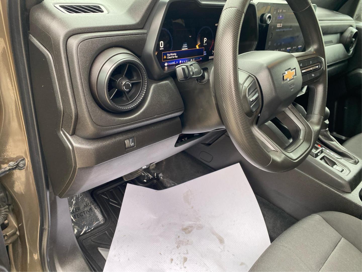 2024 BROWN CHEVROLET COLORADO (1GCGSBEC3R1) with an 2.7L engine, Automatic transmission, located at 908 SE 14th Street, Des Moines, IA, 50317, (515) 281-0330, 41.580303, -93.597046 - Photo#16