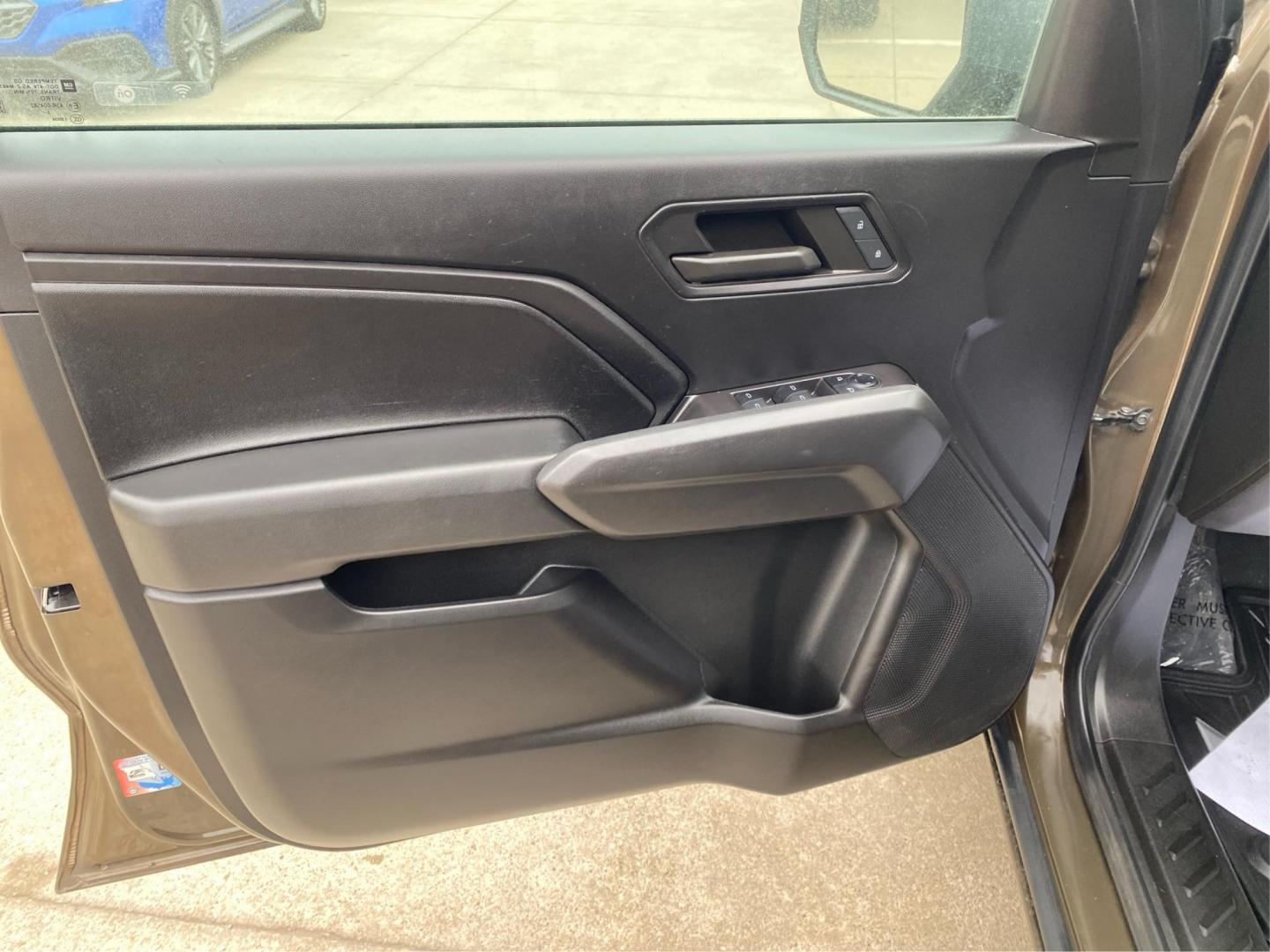 2024 BROWN CHEVROLET COLORADO (1GCGSBEC3R1) with an 2.7L engine, Automatic transmission, located at 908 SE 14th Street, Des Moines, IA, 50317, (515) 281-0330, 41.580303, -93.597046 - Photo#18