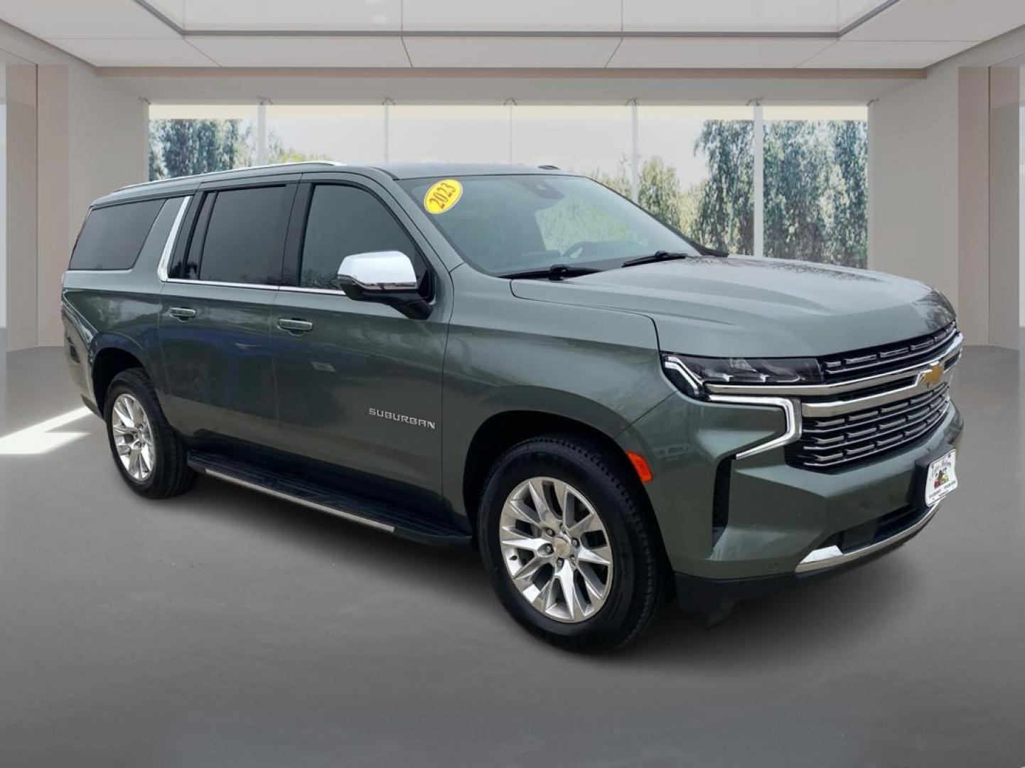 2023 GREEN CHEVROLET SUBURBAN 1500 PREMIER (1GNSCFKD4PR) with an 5.3L engine, Automatic transmission, located at 908 SE 14th Street, Des Moines, IA, 50317, (515) 281-0330, 41.580303, -93.597046- Photo#0
