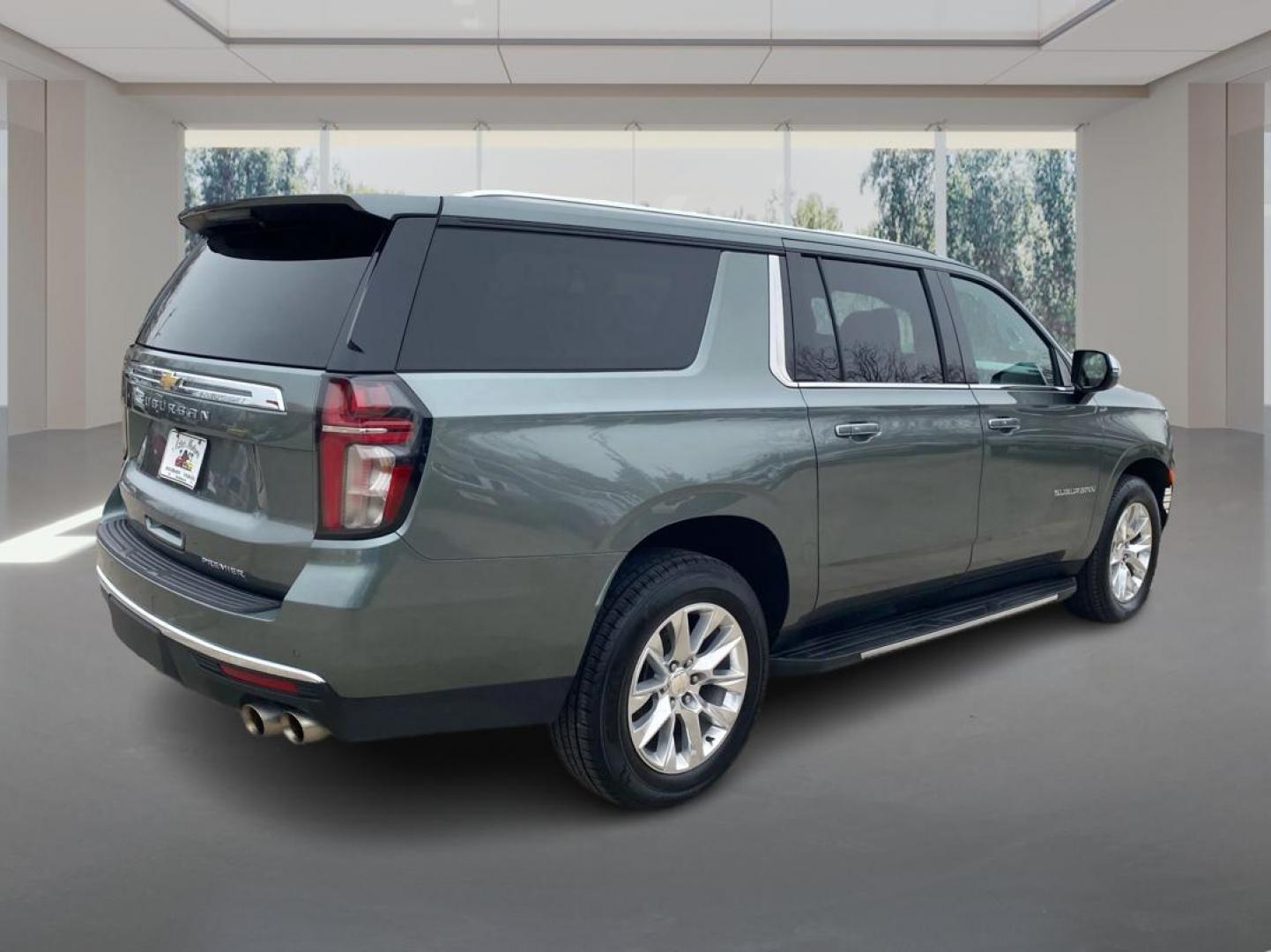 2023 GREEN CHEVROLET SUBURBAN 1500 PREMIER (1GNSCFKD4PR) with an 5.3L engine, Automatic transmission, located at 908 SE 14th Street, Des Moines, IA, 50317, (515) 281-0330, 41.580303, -93.597046- Photo#2