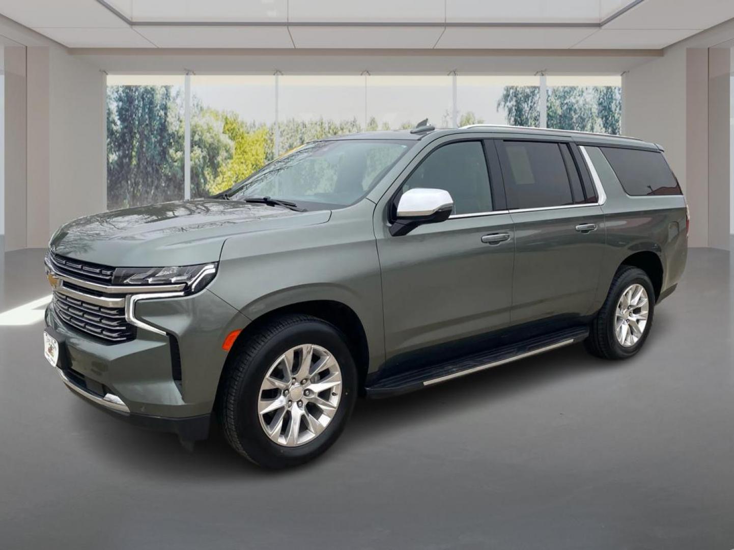 2023 GREEN CHEVROLET SUBURBAN 1500 PREMIER (1GNSCFKD4PR) with an 5.3L engine, Automatic transmission, located at 908 SE 14th Street, Des Moines, IA, 50317, (515) 281-0330, 41.580303, -93.597046- Photo#7