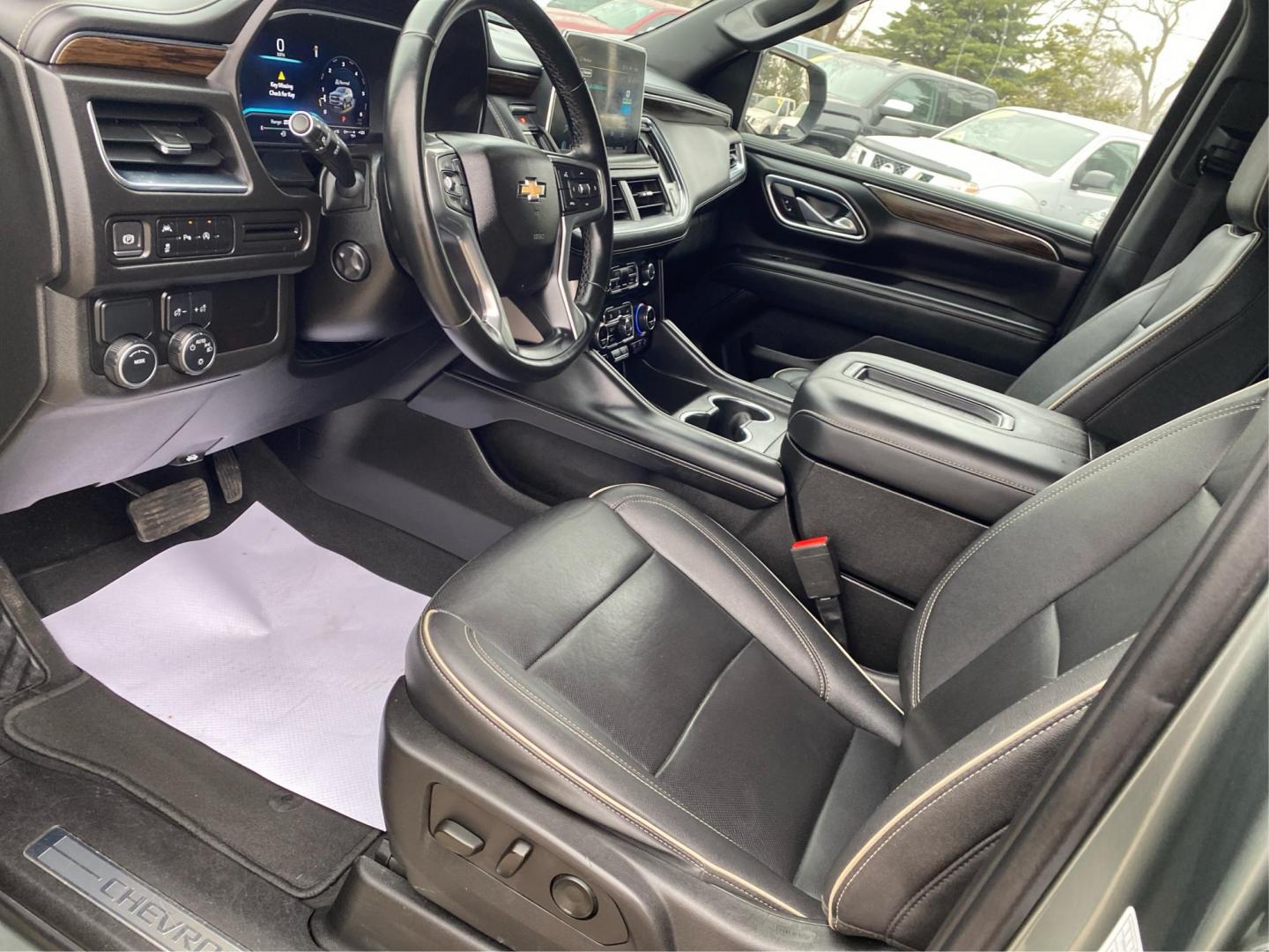 2023 GREEN CHEVROLET SUBURBAN 1500 PREMIER (1GNSCFKD4PR) with an 5.3L engine, Automatic transmission, located at 908 SE 14th Street, Des Moines, IA, 50317, (515) 281-0330, 41.580303, -93.597046- Photo#8