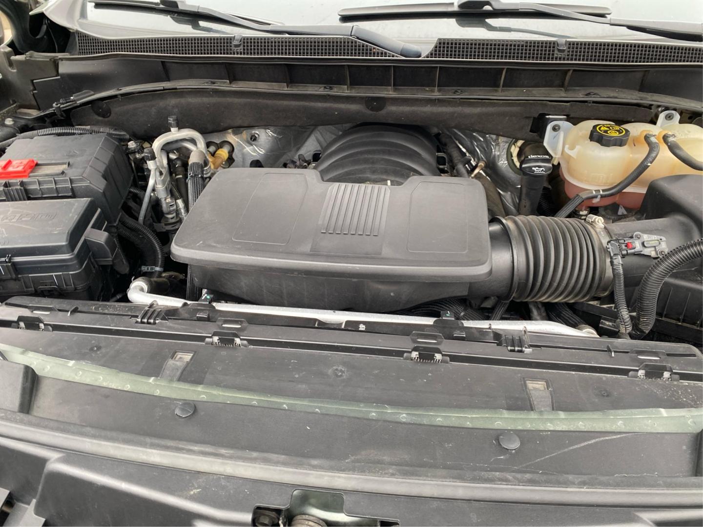 2023 GREEN CHEVROLET SUBURBAN 1500 PREMIER (1GNSCFKD4PR) with an 5.3L engine, Automatic transmission, located at 908 SE 14th Street, Des Moines, IA, 50317, (515) 281-0330, 41.580303, -93.597046- Photo#10