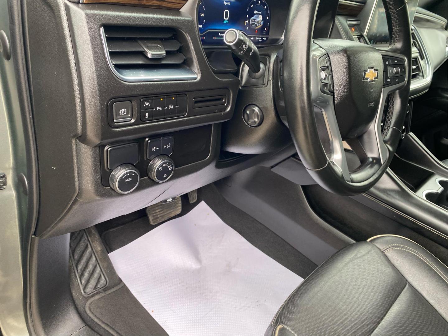 2023 GREEN CHEVROLET SUBURBAN 1500 PREMIER (1GNSCFKD4PR) with an 5.3L engine, Automatic transmission, located at 908 SE 14th Street, Des Moines, IA, 50317, (515) 281-0330, 41.580303, -93.597046- Photo#17