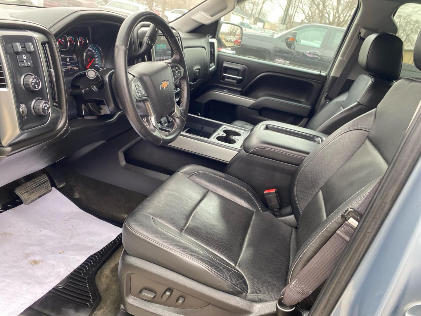 2015 BLUE CHEVROLET SILVERADO 1500 LTZ (3GCUKSEC2FG) with an 5.3L engine, Automatic transmission, located at 908 SE 14th Street, Des Moines, IA, 50317, (515) 281-0330, 41.580303, -93.597046 - Photo#8