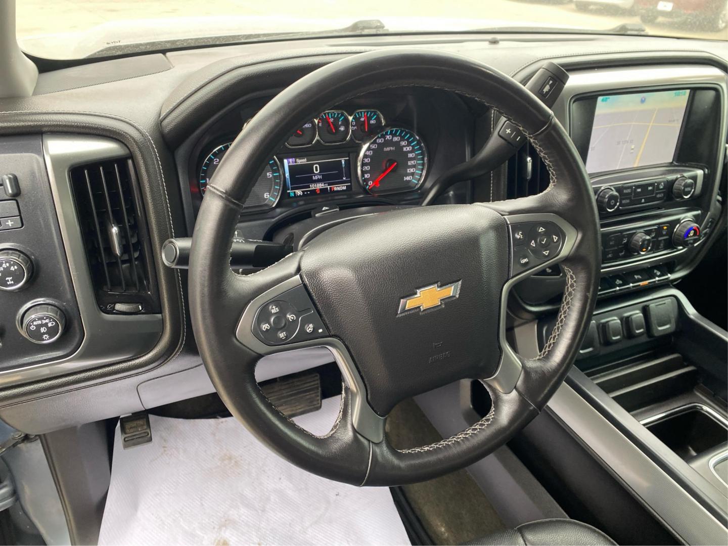 2015 BLUE CHEVROLET SILVERADO 1500 LTZ (3GCUKSEC2FG) with an 5.3L engine, Automatic transmission, located at 908 SE 14th Street, Des Moines, IA, 50317, (515) 281-0330, 41.580303, -93.597046 - Photo#15