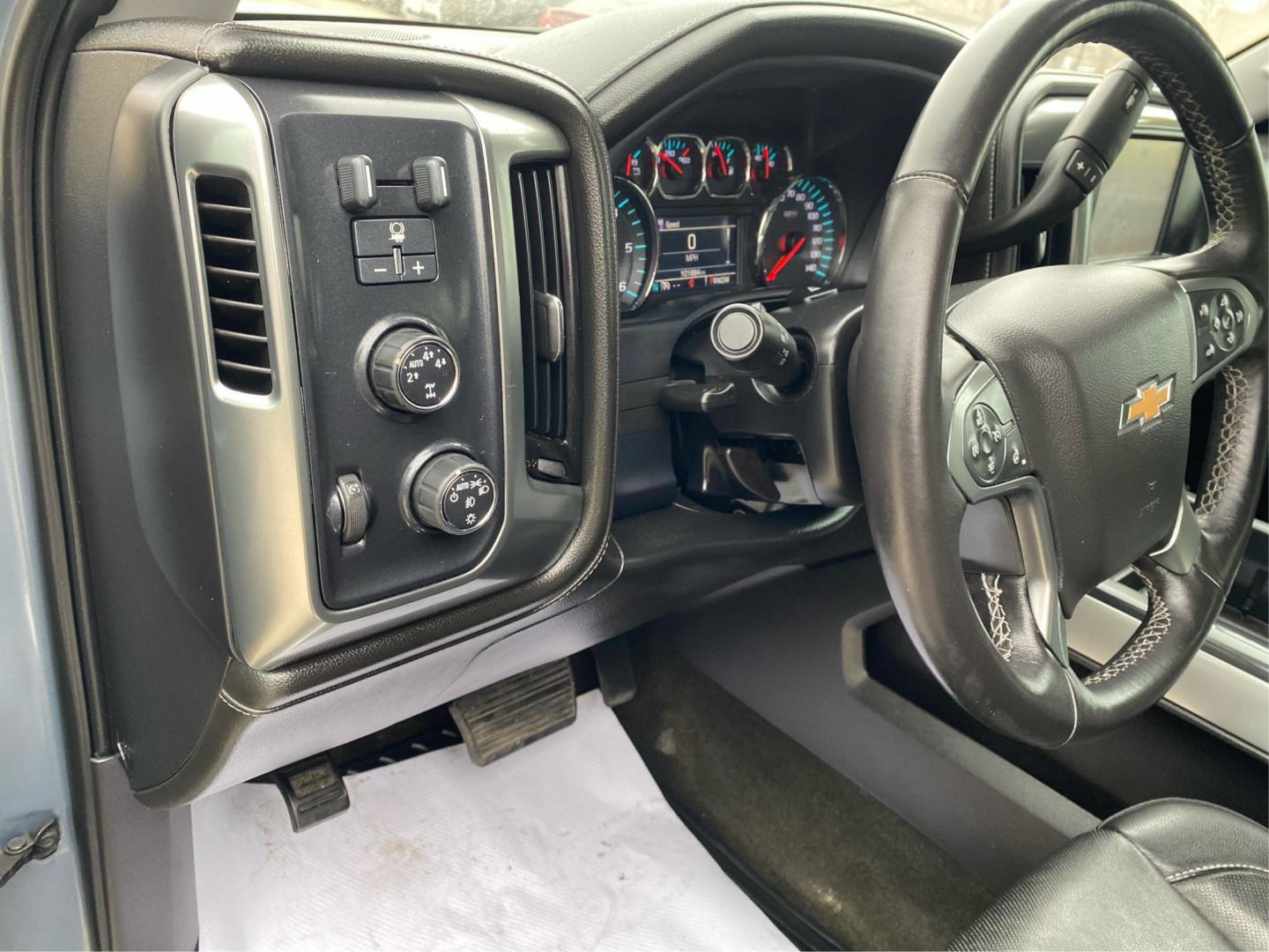 2015 BLUE CHEVROLET SILVERADO 1500 LTZ (3GCUKSEC2FG) with an 5.3L engine, Automatic transmission, located at 908 SE 14th Street, Des Moines, IA, 50317, (515) 281-0330, 41.580303, -93.597046 - Photo#16