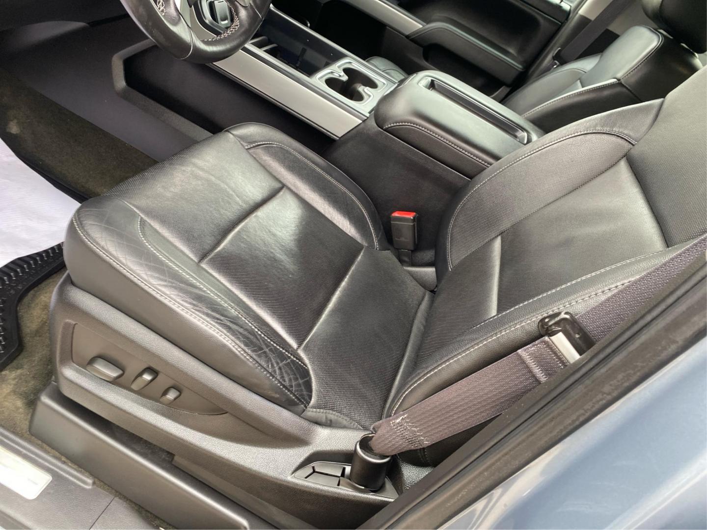 2015 BLUE CHEVROLET SILVERADO 1500 LTZ (3GCUKSEC2FG) with an 5.3L engine, Automatic transmission, located at 908 SE 14th Street, Des Moines, IA, 50317, (515) 281-0330, 41.580303, -93.597046 - Photo#17