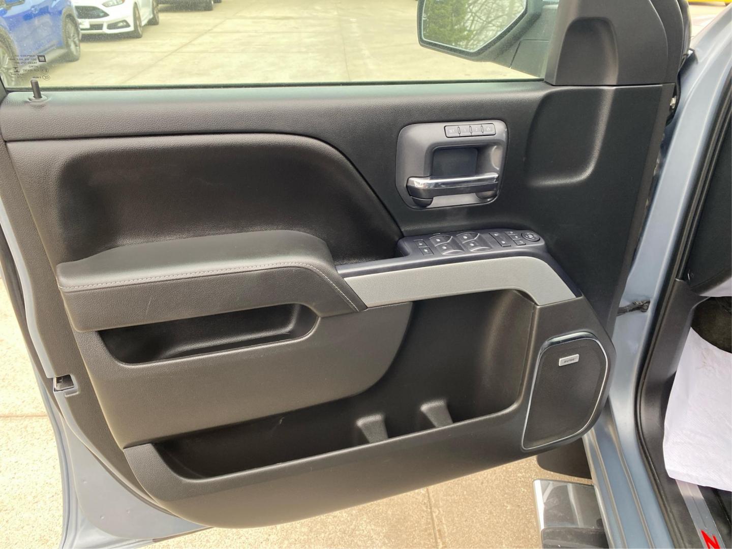 2015 BLUE CHEVROLET SILVERADO 1500 LTZ (3GCUKSEC2FG) with an 5.3L engine, Automatic transmission, located at 908 SE 14th Street, Des Moines, IA, 50317, (515) 281-0330, 41.580303, -93.597046 - Photo#18