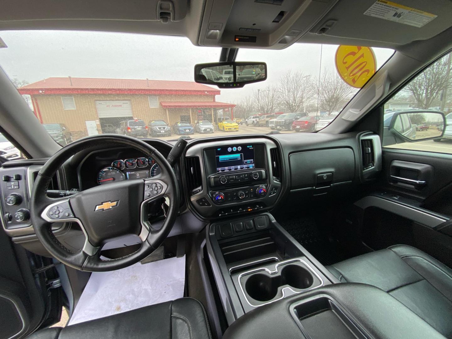 2015 BLUE CHEVROLET SILVERADO 1500 LTZ (3GCUKSEC2FG) with an 5.3L engine, Automatic transmission, located at 908 SE 14th Street, Des Moines, IA, 50317, (515) 281-0330, 41.580303, -93.597046 - Photo#20