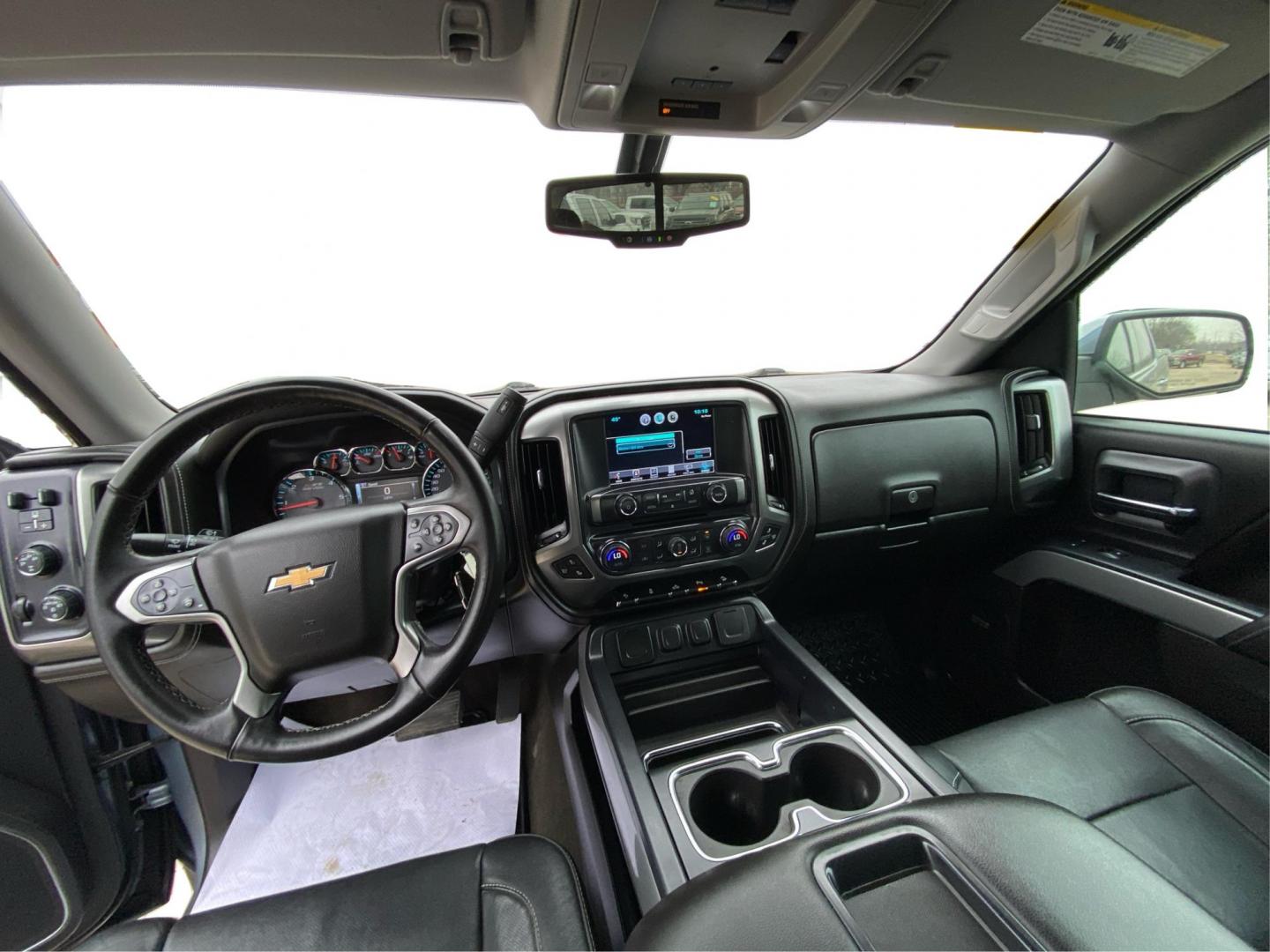 2015 BLUE CHEVROLET SILVERADO 1500 LTZ (3GCUKSEC2FG) with an 5.3L engine, Automatic transmission, located at 908 SE 14th Street, Des Moines, IA, 50317, (515) 281-0330, 41.580303, -93.597046 - Photo#21