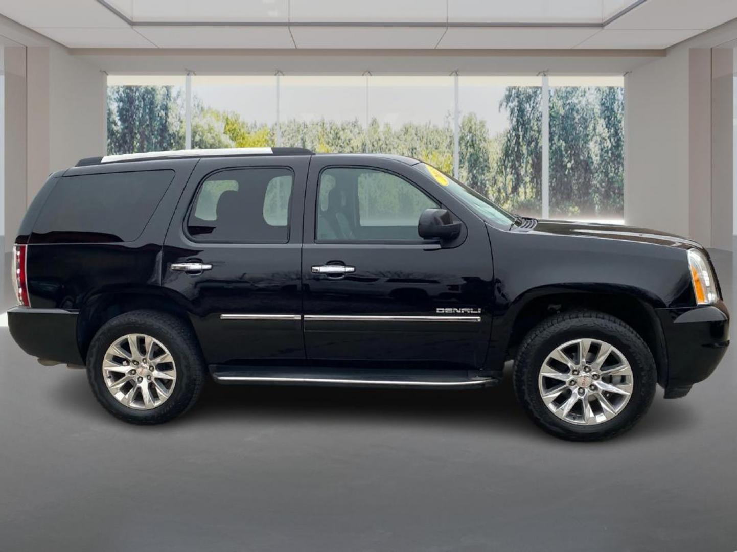 2013 BLACK GMC YUKON DENALI (1GKS2EEF4DR) with an 6.2L engine, Automatic transmission, located at 908 SE 14th Street, Des Moines, IA, 50317, (515) 281-0330, 41.580303, -93.597046 - Photo#1