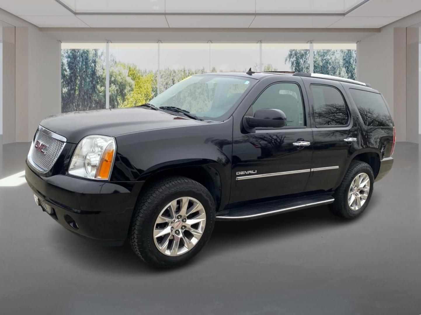 2013 BLACK GMC YUKON DENALI (1GKS2EEF4DR) with an 6.2L engine, Automatic transmission, located at 908 SE 14th Street, Des Moines, IA, 50317, (515) 281-0330, 41.580303, -93.597046 - Photo#7