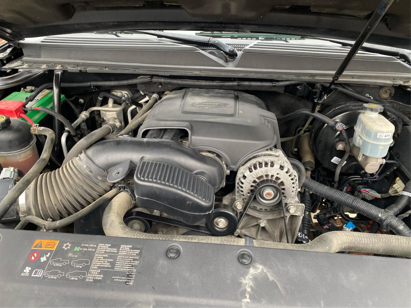 2013 BLACK GMC YUKON DENALI (1GKS2EEF4DR) with an 6.2L engine, Automatic transmission, located at 908 SE 14th Street, Des Moines, IA, 50317, (515) 281-0330, 41.580303, -93.597046 - Photo#10