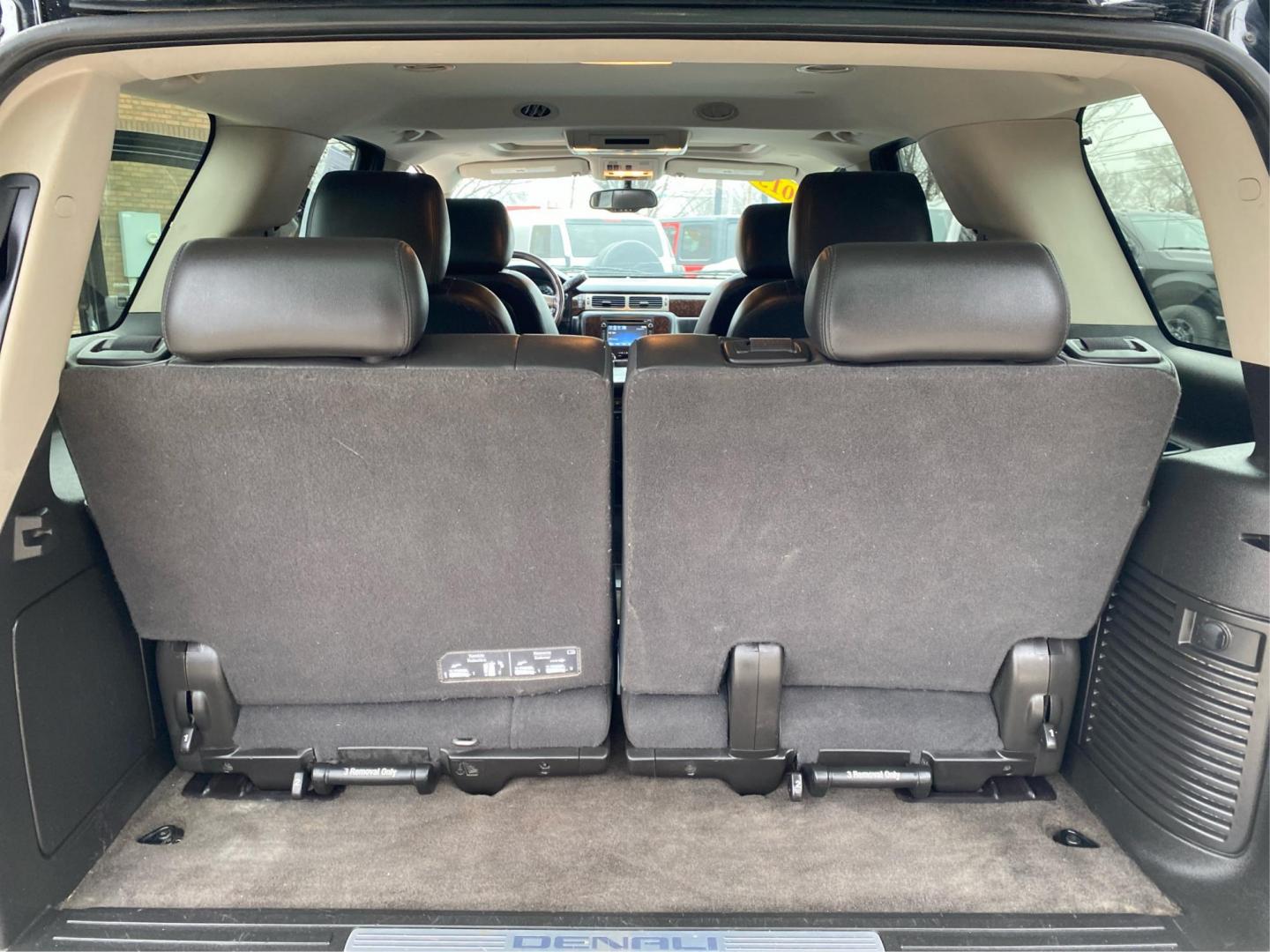 2013 BLACK GMC YUKON DENALI (1GKS2EEF4DR) with an 6.2L engine, Automatic transmission, located at 908 SE 14th Street, Des Moines, IA, 50317, (515) 281-0330, 41.580303, -93.597046 - Photo#12