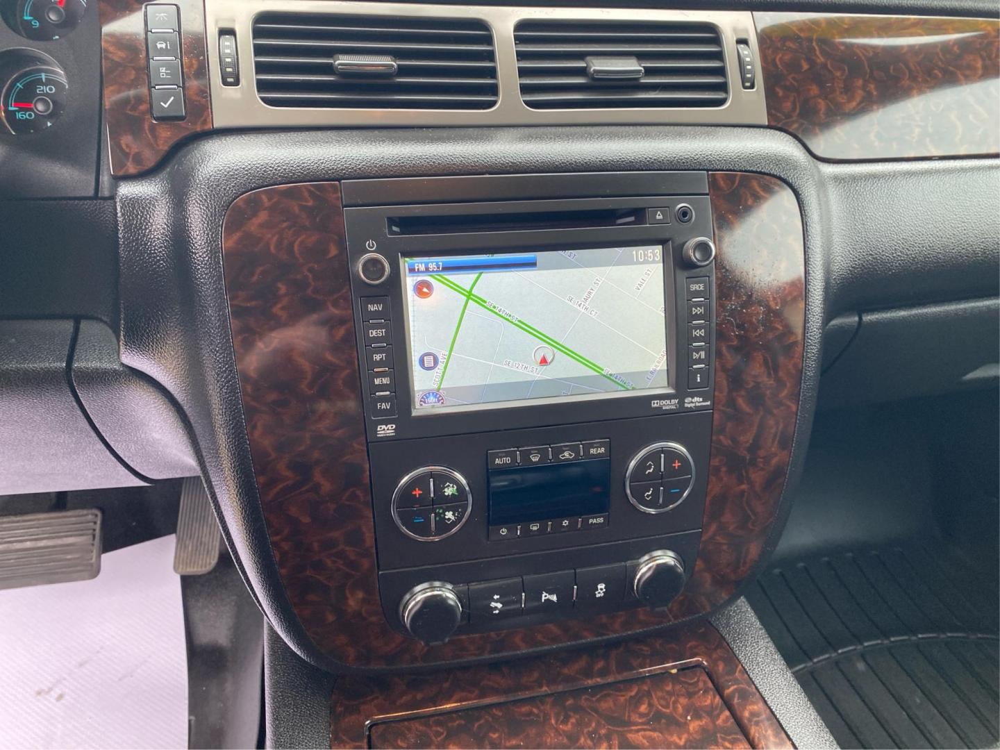 2013 BLACK GMC YUKON DENALI (1GKS2EEF4DR) with an 6.2L engine, Automatic transmission, located at 908 SE 14th Street, Des Moines, IA, 50317, (515) 281-0330, 41.580303, -93.597046 - Photo#13