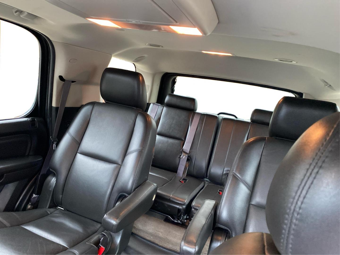 2013 BLACK GMC YUKON DENALI (1GKS2EEF4DR) with an 6.2L engine, Automatic transmission, located at 908 SE 14th Street, Des Moines, IA, 50317, (515) 281-0330, 41.580303, -93.597046 - Photo#14