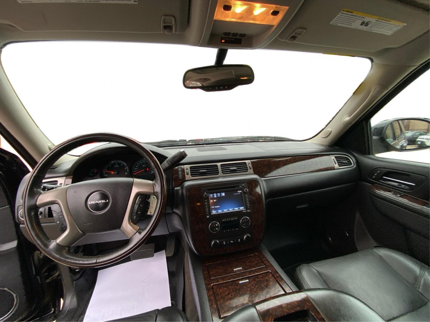 2013 BLACK GMC YUKON DENALI (1GKS2EEF4DR) with an 6.2L engine, Automatic transmission, located at 908 SE 14th Street, Des Moines, IA, 50317, (515) 281-0330, 41.580303, -93.597046 - Photo#22