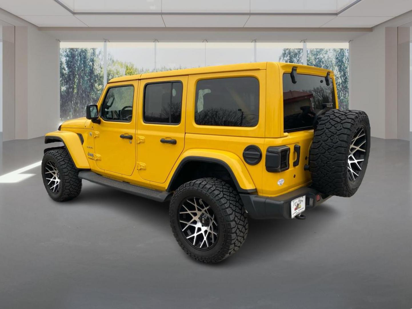 2019 YELLOW JEEP WRANGLER UNLIMI SAHARA (1C4HJXEG3KW) with an 3.6L engine, Automatic transmission, located at 908 SE 14th Street, Des Moines, IA, 50317, (515) 281-0330, 41.580303, -93.597046 - Photo#4