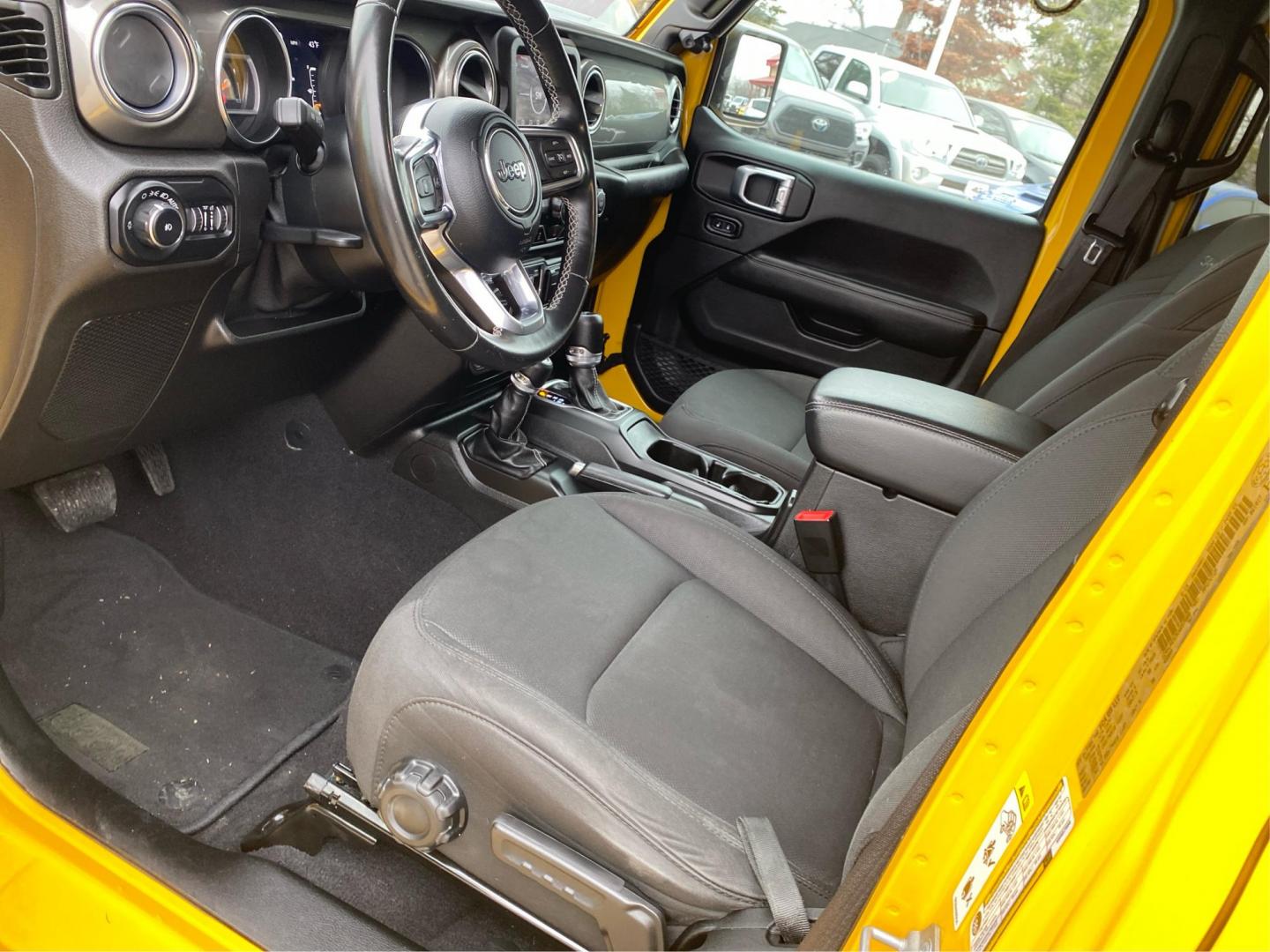 2019 YELLOW JEEP WRANGLER UNLIMI SAHARA (1C4HJXEG3KW) with an 3.6L engine, Automatic transmission, located at 908 SE 14th Street, Des Moines, IA, 50317, (515) 281-0330, 41.580303, -93.597046 - Photo#8