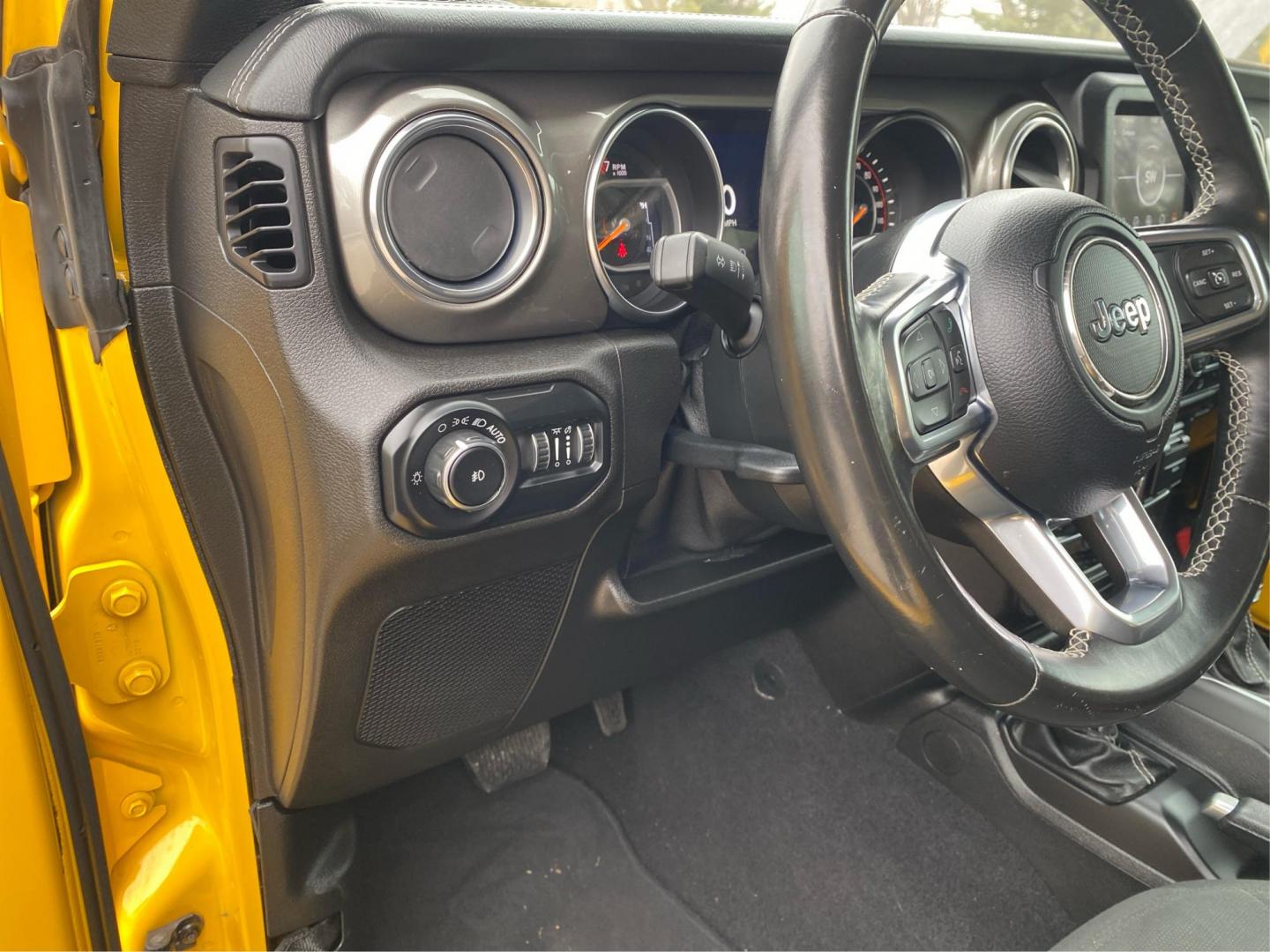 2019 YELLOW JEEP WRANGLER UNLIMI SAHARA (1C4HJXEG3KW) with an 3.6L engine, Automatic transmission, located at 908 SE 14th Street, Des Moines, IA, 50317, (515) 281-0330, 41.580303, -93.597046 - Photo#17