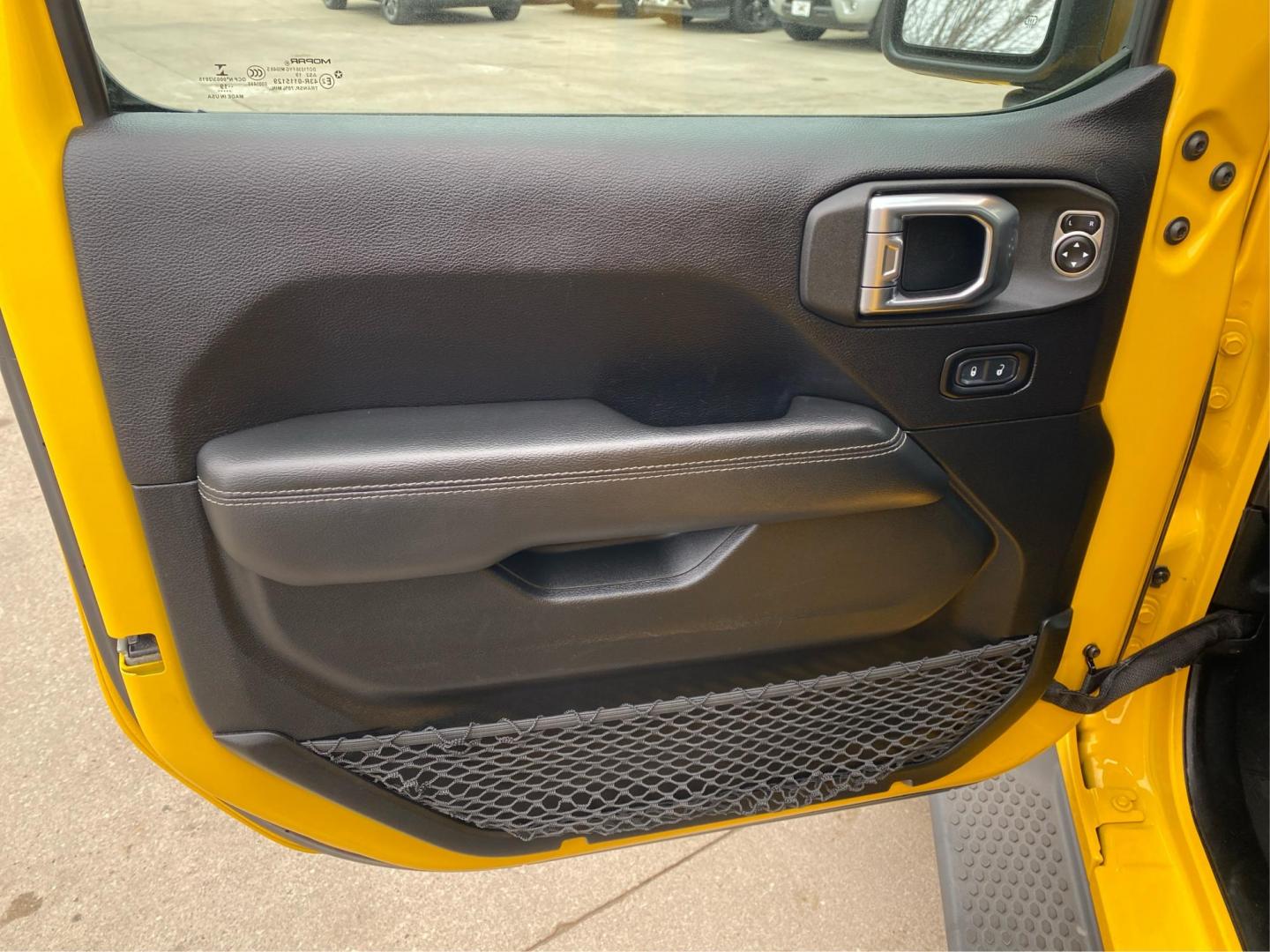2019 YELLOW JEEP WRANGLER UNLIMI SAHARA (1C4HJXEG3KW) with an 3.6L engine, Automatic transmission, located at 908 SE 14th Street, Des Moines, IA, 50317, (515) 281-0330, 41.580303, -93.597046 - Photo#19