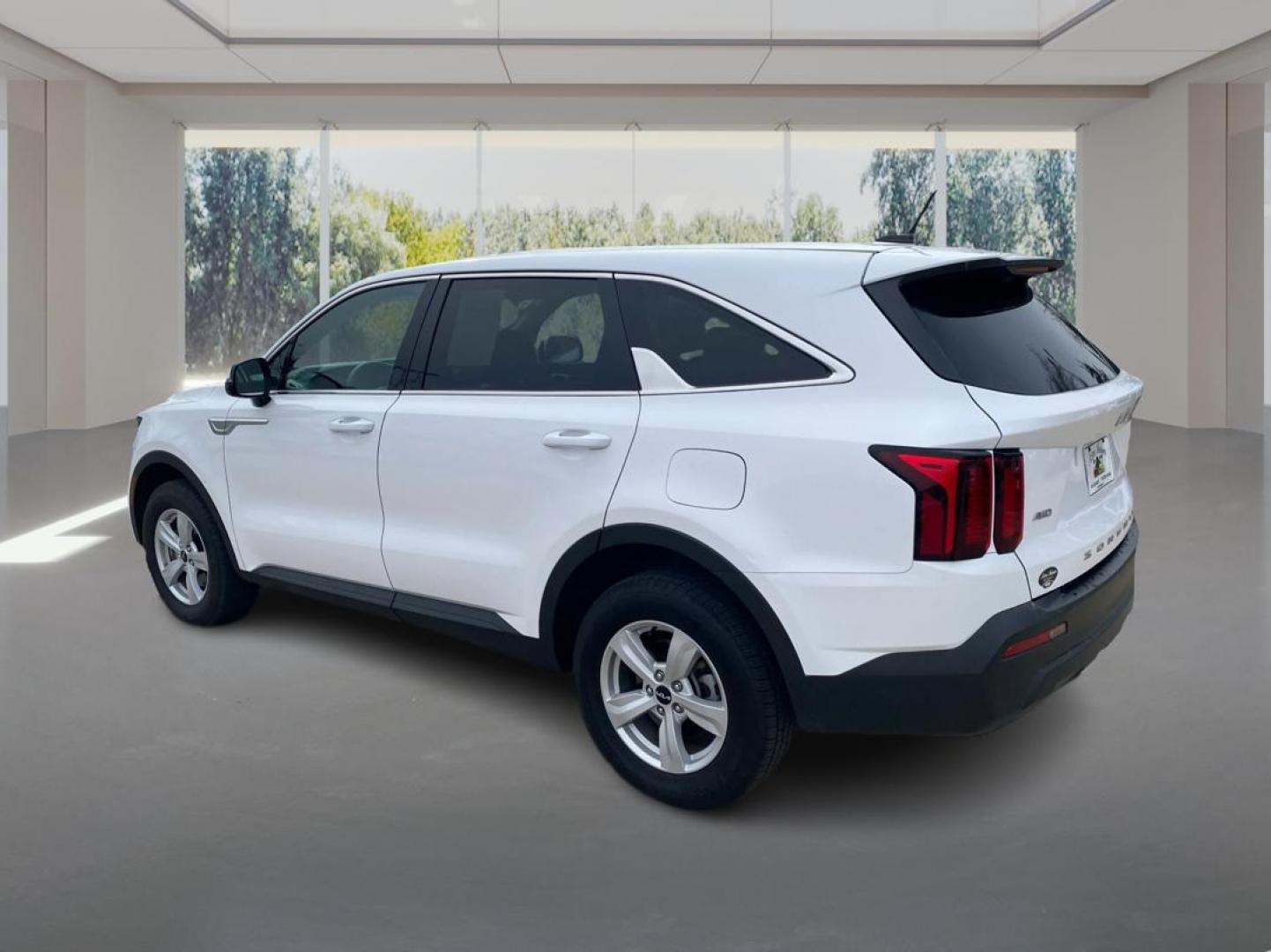 2022 WHITE KIA SORENTO LX (5XYRGDLC8NG) with an 2.5L engine, Automatic transmission, located at 908 SE 14th Street, Des Moines, IA, 50317, (515) 281-0330, 41.580303, -93.597046 - Photo#4