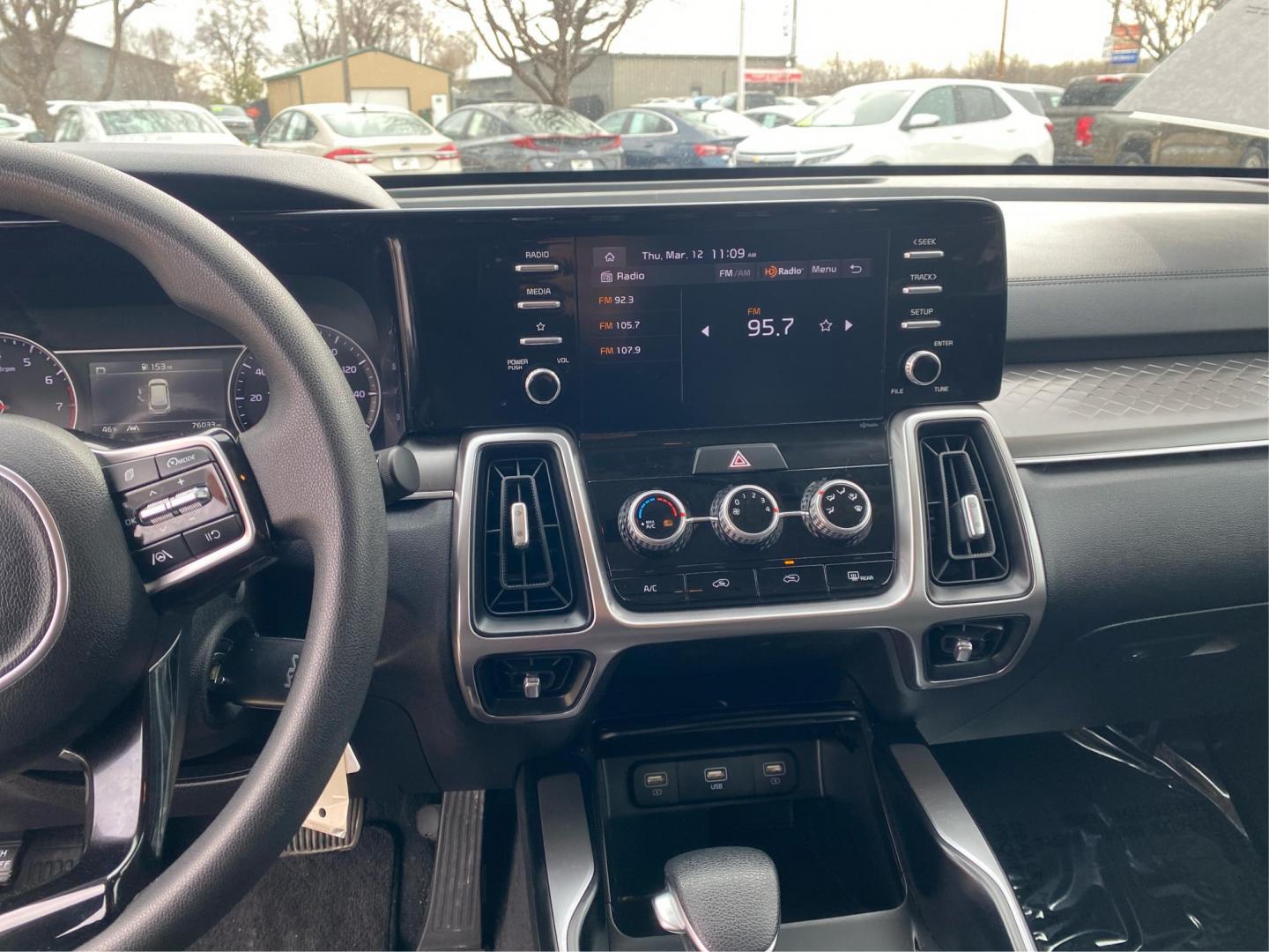 2022 WHITE KIA SORENTO LX (5XYRGDLC8NG) with an 2.5L engine, Automatic transmission, located at 908 SE 14th Street, Des Moines, IA, 50317, (515) 281-0330, 41.580303, -93.597046 - Photo#13