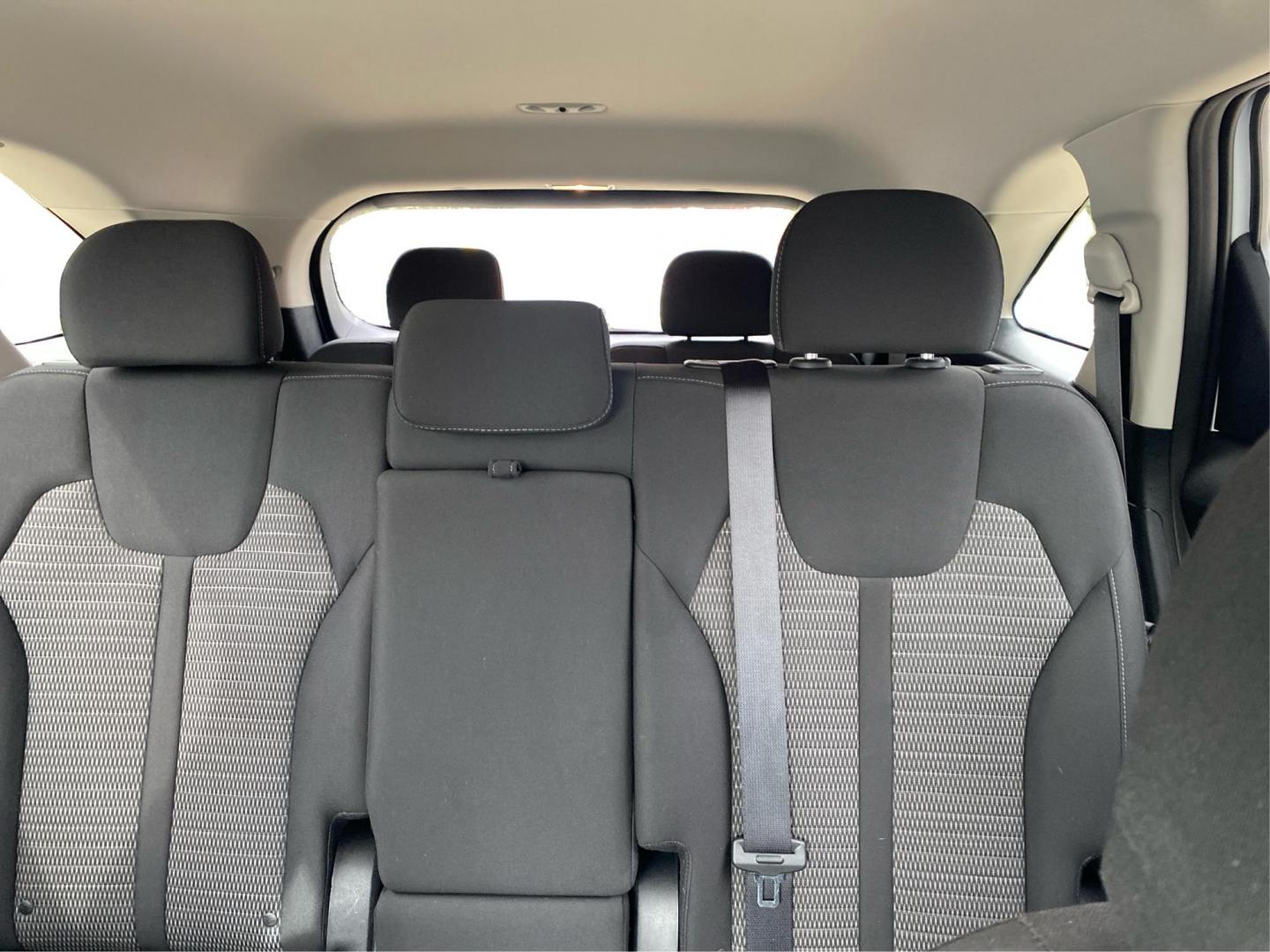 2022 WHITE KIA SORENTO LX (5XYRGDLC8NG) with an 2.5L engine, Automatic transmission, located at 908 SE 14th Street, Des Moines, IA, 50317, (515) 281-0330, 41.580303, -93.597046 - Photo#14