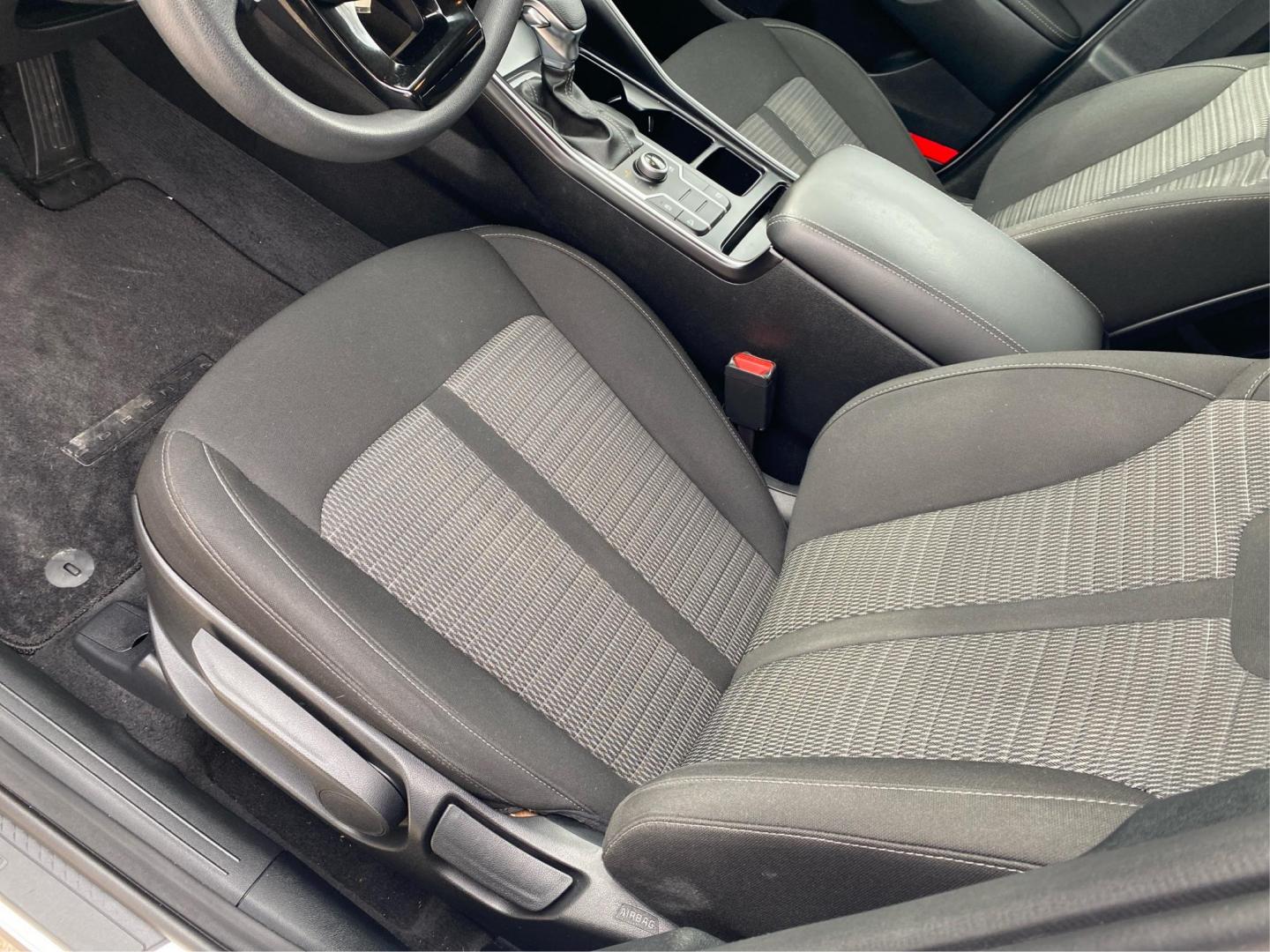 2022 WHITE KIA SORENTO LX (5XYRGDLC8NG) with an 2.5L engine, Automatic transmission, located at 908 SE 14th Street, Des Moines, IA, 50317, (515) 281-0330, 41.580303, -93.597046 - Photo#18