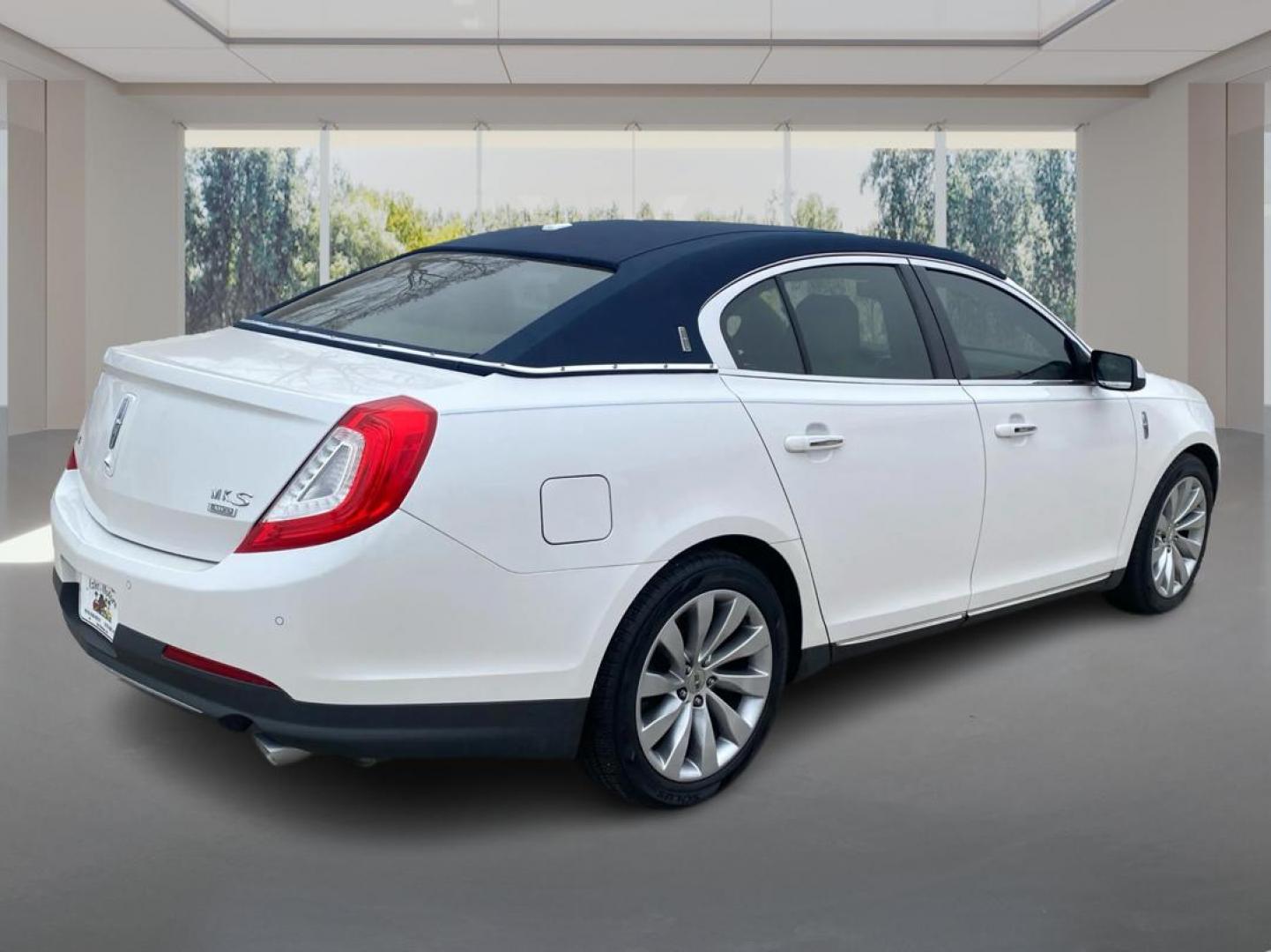 2014 WHITE LINCOLN MKS (1LNHL9EK6EG) with an 3.7L engine, Automatic transmission, located at 908 SE 14th Street, Des Moines, IA, 50317, (515) 281-0330, 41.580303, -93.597046 - Photo#2