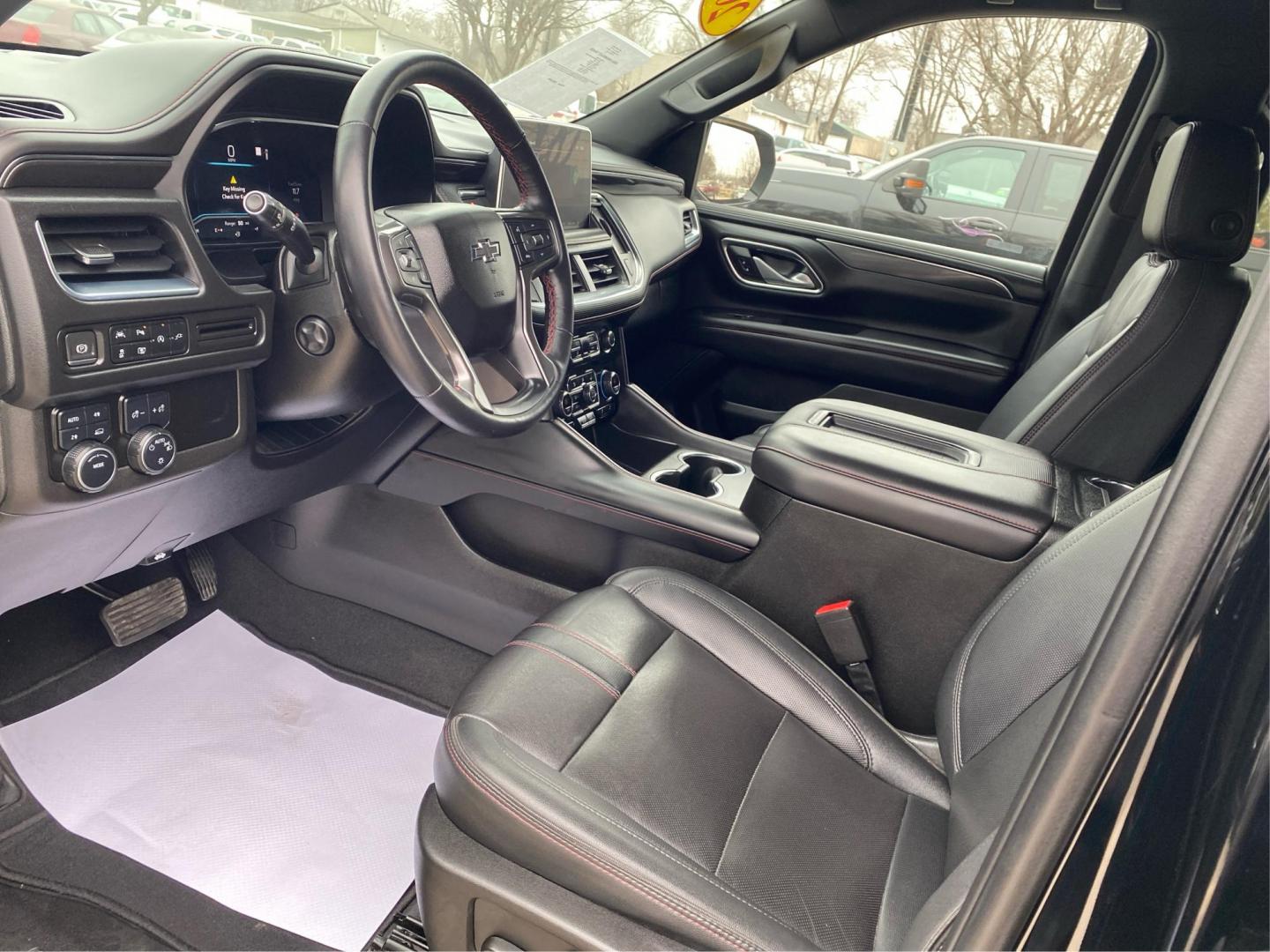 2022 BLACK CHEVROLET TAHOE RST (1GNSKRKD3NR) with an 5.3L engine, Automatic transmission, located at 908 SE 14th Street, Des Moines, IA, 50317, (515) 281-0330, 41.580303, -93.597046 - Photo#8