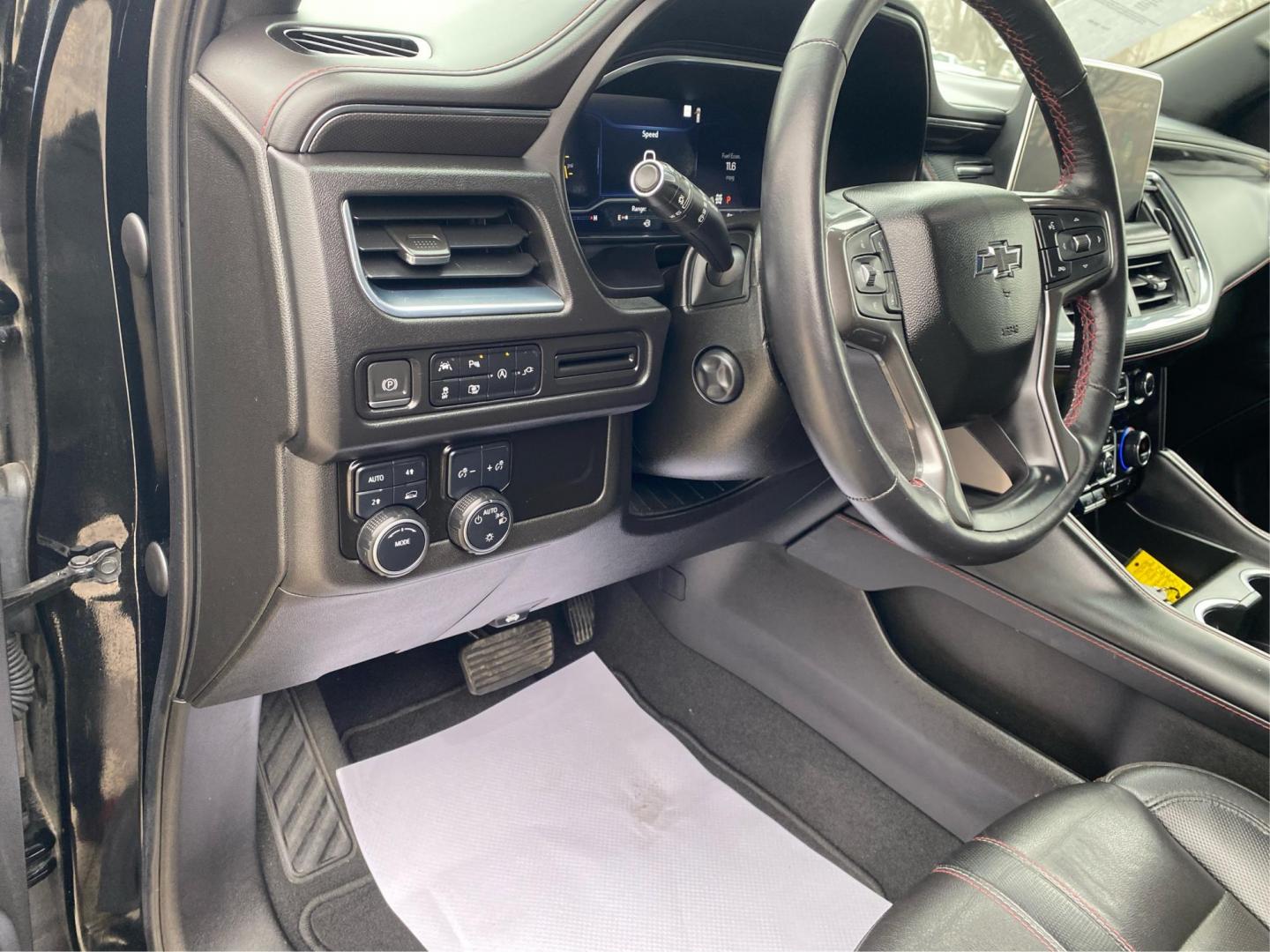 2022 BLACK CHEVROLET TAHOE RST (1GNSKRKD3NR) with an 5.3L engine, Automatic transmission, located at 908 SE 14th Street, Des Moines, IA, 50317, (515) 281-0330, 41.580303, -93.597046 - Photo#17