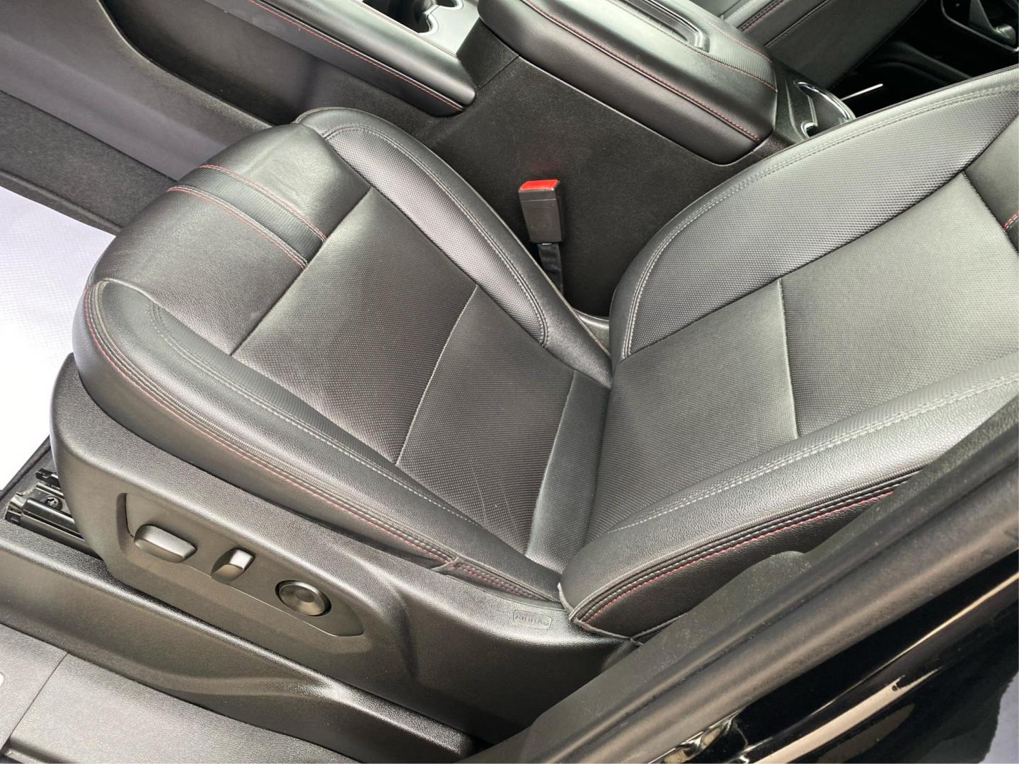 2022 BLACK CHEVROLET TAHOE RST (1GNSKRKD3NR) with an 5.3L engine, Automatic transmission, located at 908 SE 14th Street, Des Moines, IA, 50317, (515) 281-0330, 41.580303, -93.597046 - Photo#18