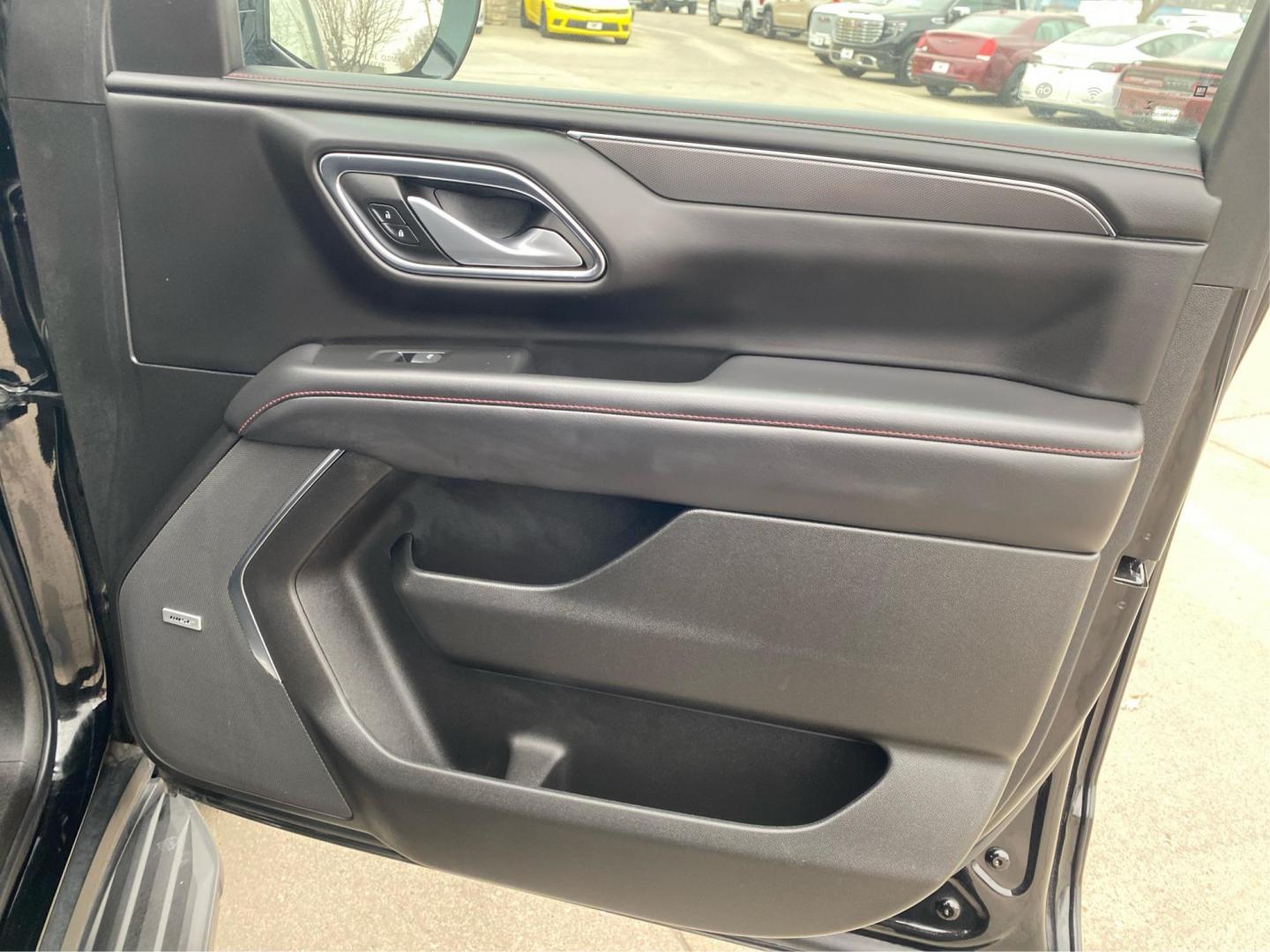 2022 BLACK CHEVROLET TAHOE RST (1GNSKRKD3NR) with an 5.3L engine, Automatic transmission, located at 908 SE 14th Street, Des Moines, IA, 50317, (515) 281-0330, 41.580303, -93.597046 - Photo#20