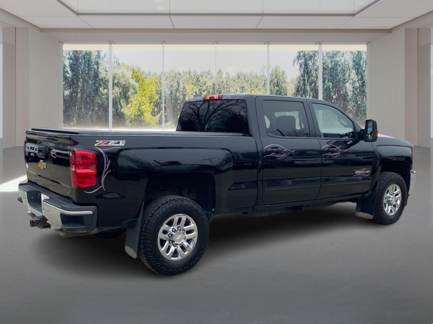 2015 BLACK CHEVROLET SILVERADO 2500 HEAVY DUTY LT (1GC1KVEG2FF) with an 6.0L engine, Automatic transmission, located at 908 SE 14th Street, Des Moines, IA, 50317, (515) 281-0330, 41.580303, -93.597046 - Photo#2