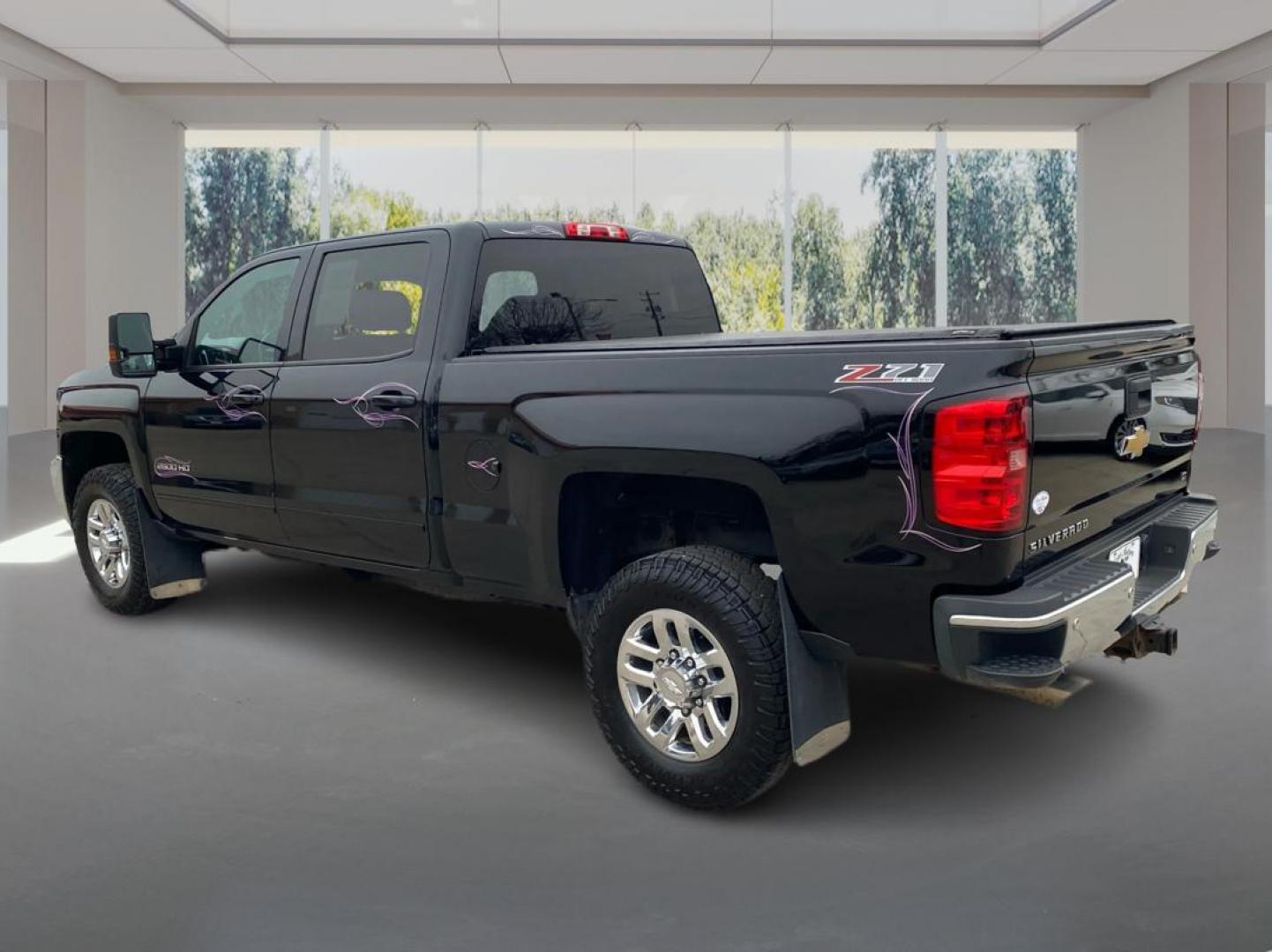2015 BLACK CHEVROLET SILVERADO 2500 HEAVY DUTY LT (1GC1KVEG2FF) with an 6.0L engine, Automatic transmission, located at 908 SE 14th Street, Des Moines, IA, 50317, (515) 281-0330, 41.580303, -93.597046 - Photo#4