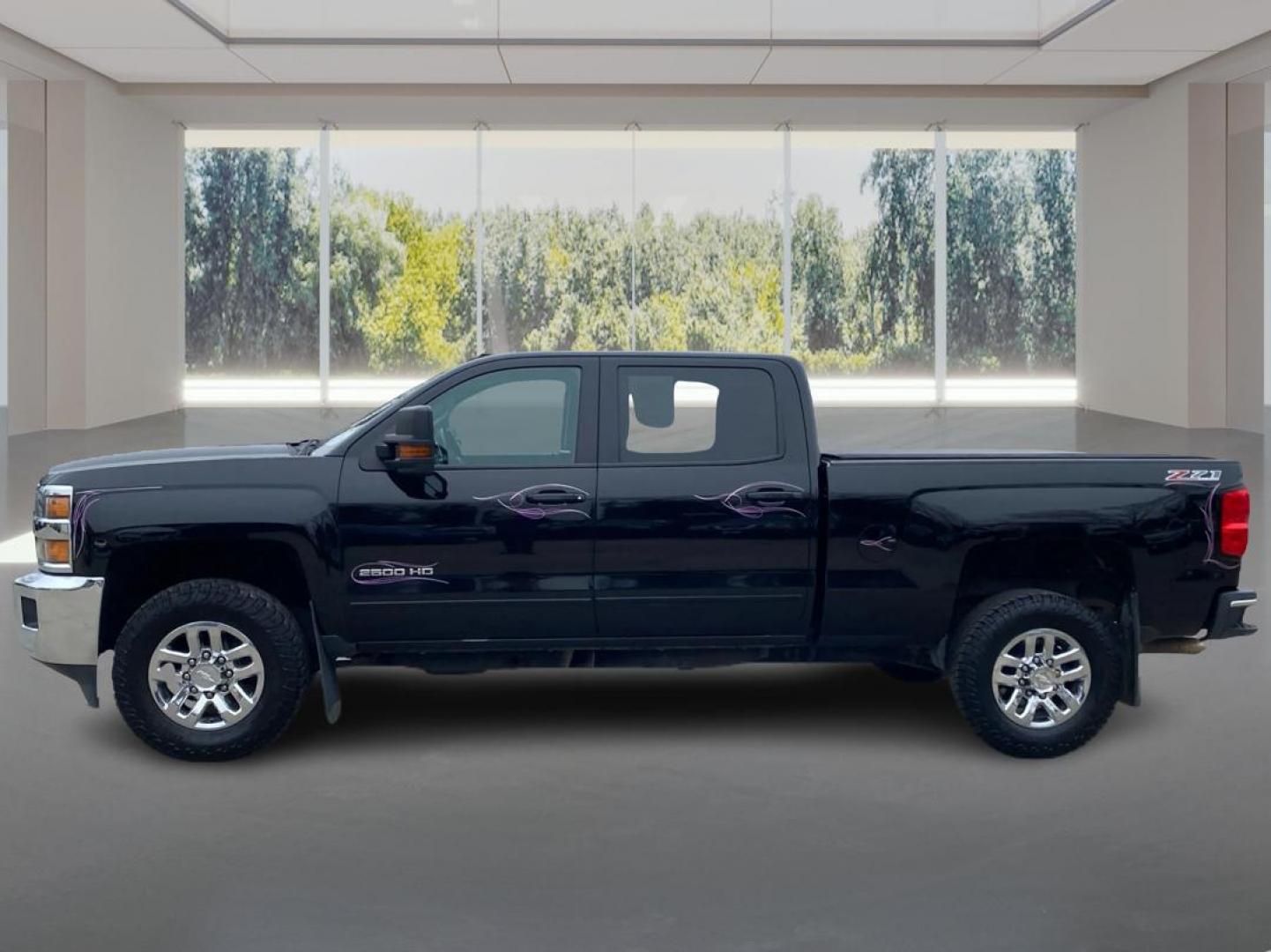 2015 BLACK CHEVROLET SILVERADO 2500 HEAVY DUTY LT (1GC1KVEG2FF) with an 6.0L engine, Automatic transmission, located at 908 SE 14th Street, Des Moines, IA, 50317, (515) 281-0330, 41.580303, -93.597046 - Photo#5