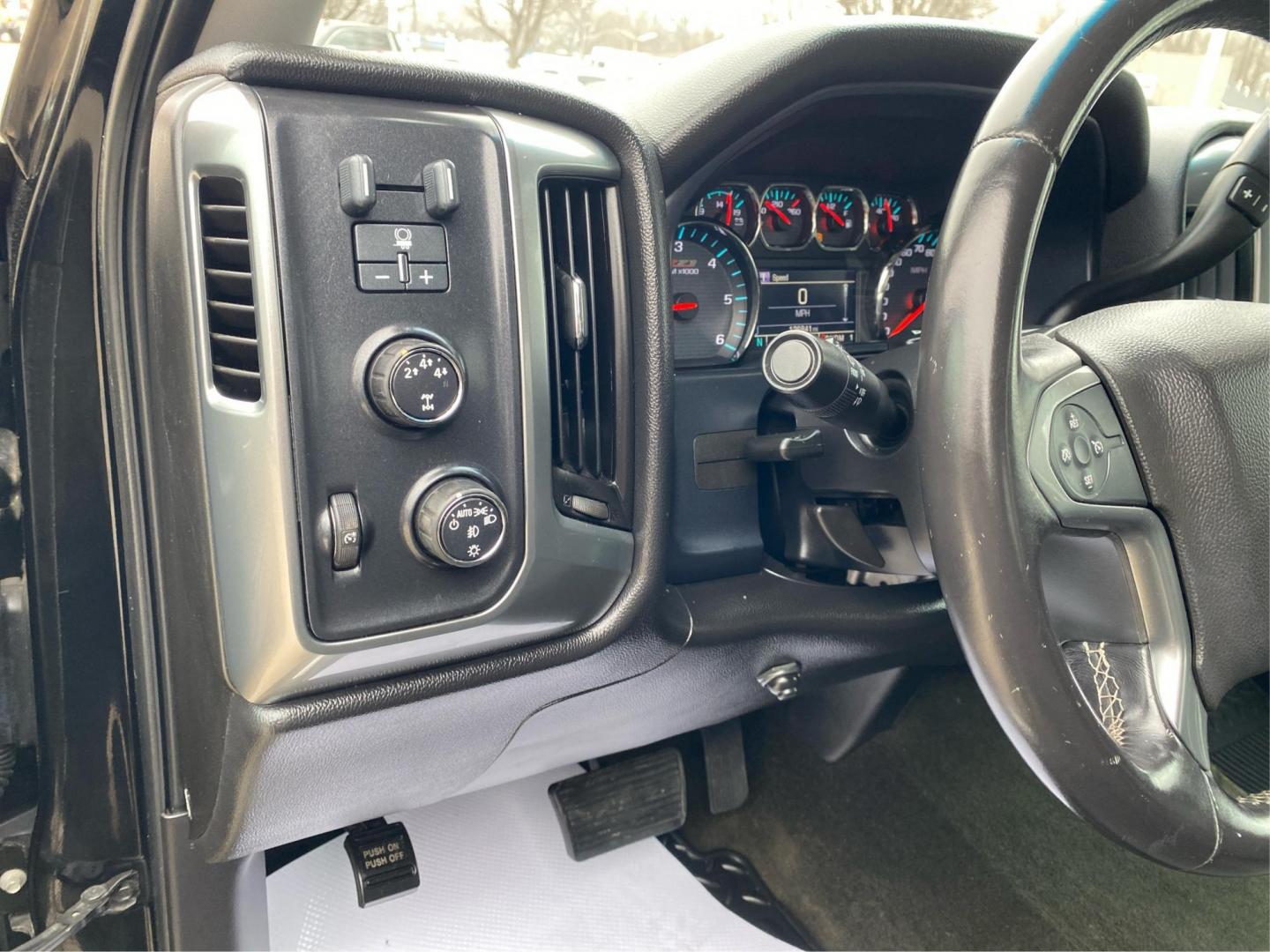 2015 BLACK CHEVROLET SILVERADO 2500 HEAVY DUTY LT (1GC1KVEG2FF) with an 6.0L engine, Automatic transmission, located at 908 SE 14th Street, Des Moines, IA, 50317, (515) 281-0330, 41.580303, -93.597046 - Photo#16