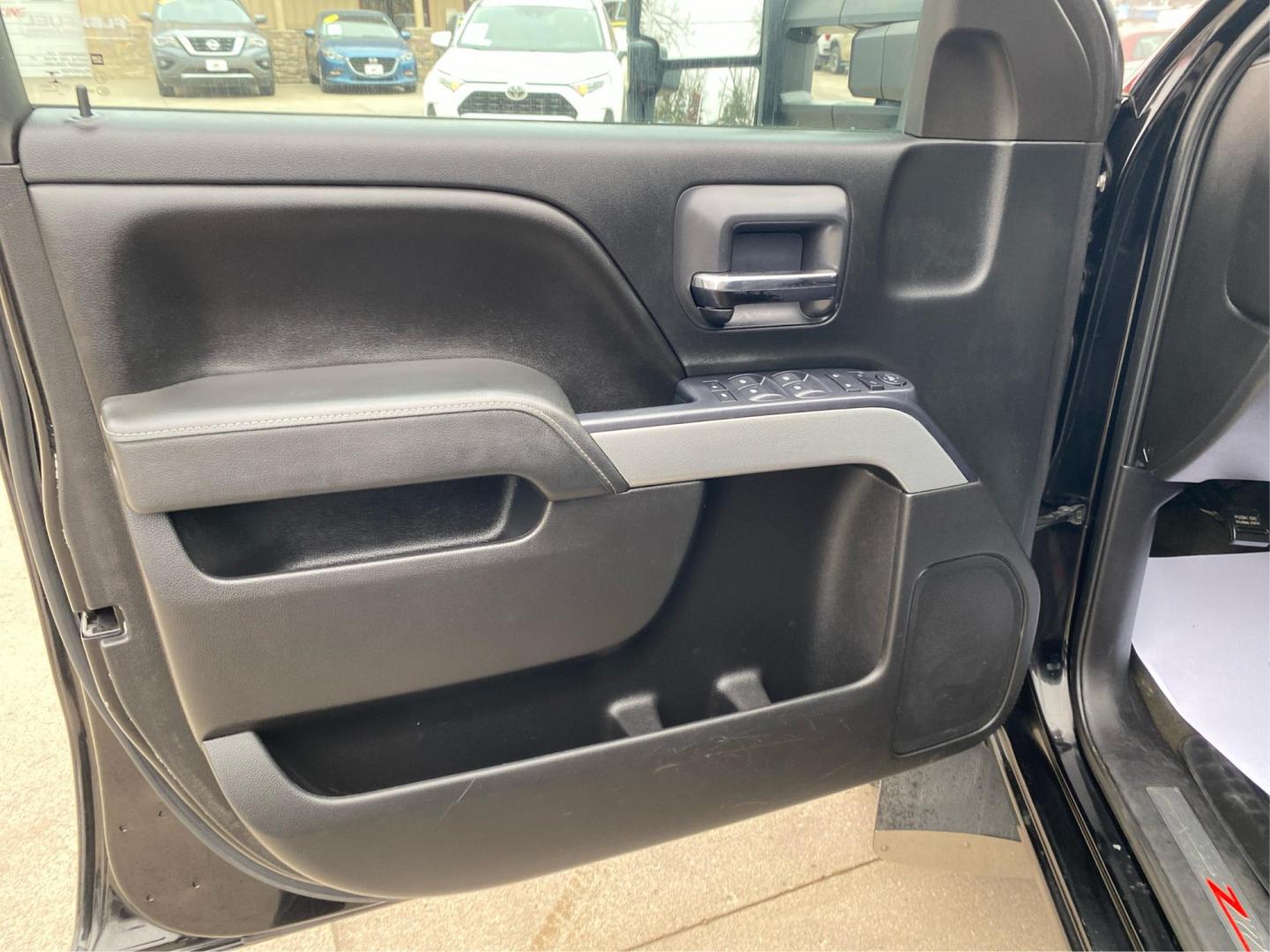 2015 BLACK CHEVROLET SILVERADO 2500 HEAVY DUTY LT (1GC1KVEG2FF) with an 6.0L engine, Automatic transmission, located at 908 SE 14th Street, Des Moines, IA, 50317, (515) 281-0330, 41.580303, -93.597046 - Photo#18