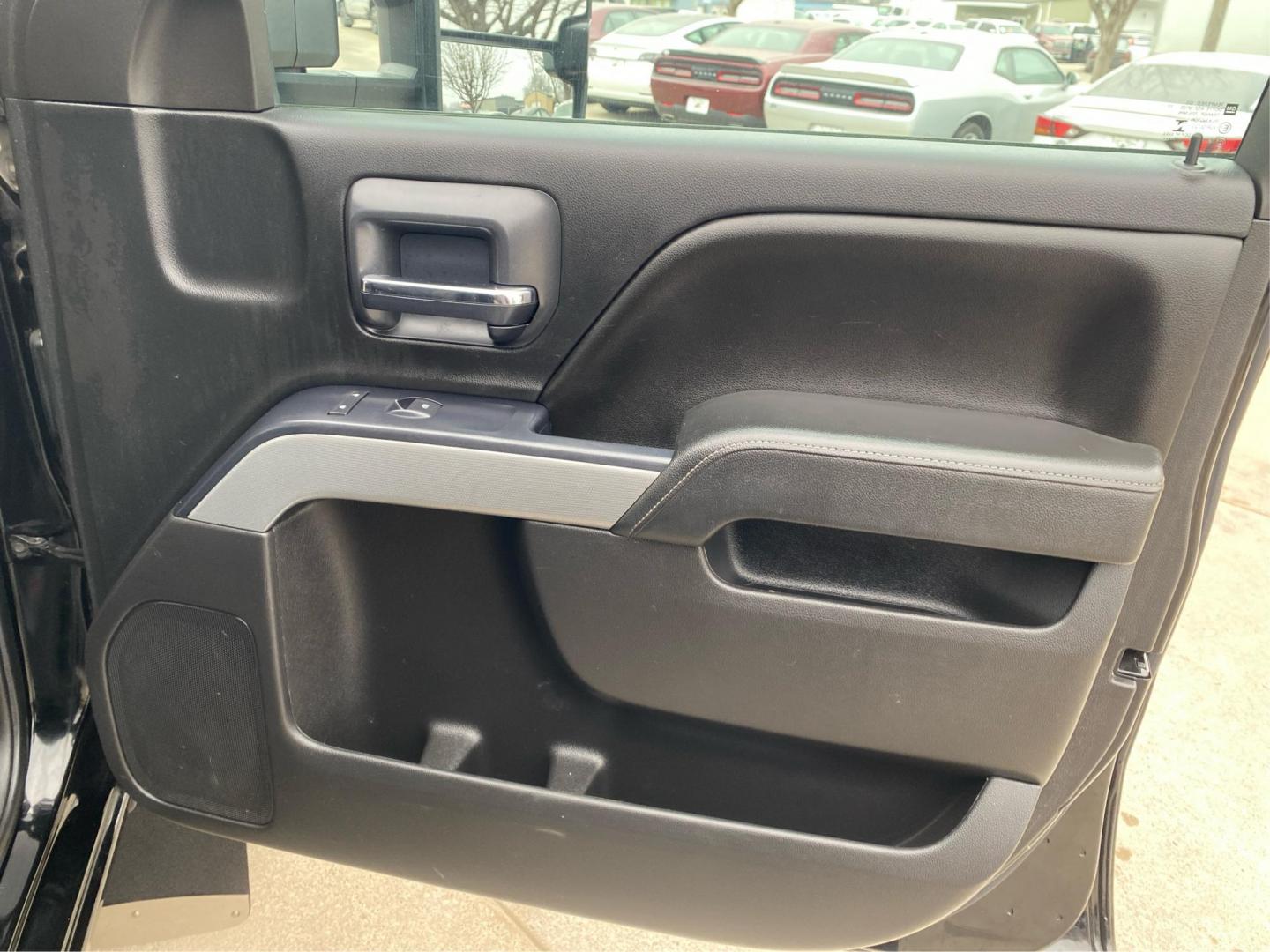 2015 BLACK CHEVROLET SILVERADO 2500 HEAVY DUTY LT (1GC1KVEG2FF) with an 6.0L engine, Automatic transmission, located at 908 SE 14th Street, Des Moines, IA, 50317, (515) 281-0330, 41.580303, -93.597046 - Photo#19