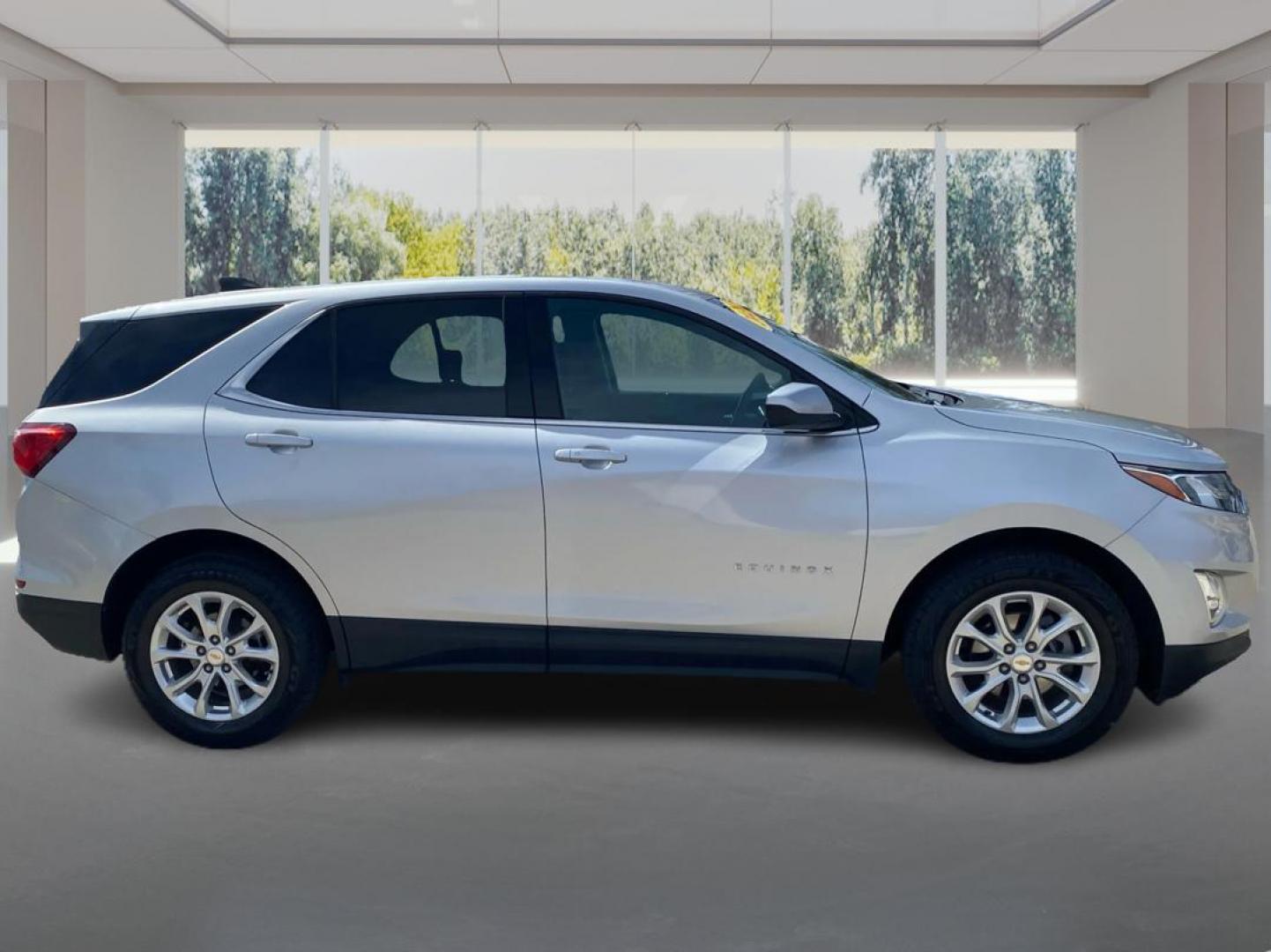 2020 SILVER CHEVROLET EQUINOX LT (2GNAXUEV4L6) with an 1.5L engine, Automatic transmission, located at 908 SE 14th Street, Des Moines, IA, 50317, (515) 281-0330, 41.580303, -93.597046 - Photo#1