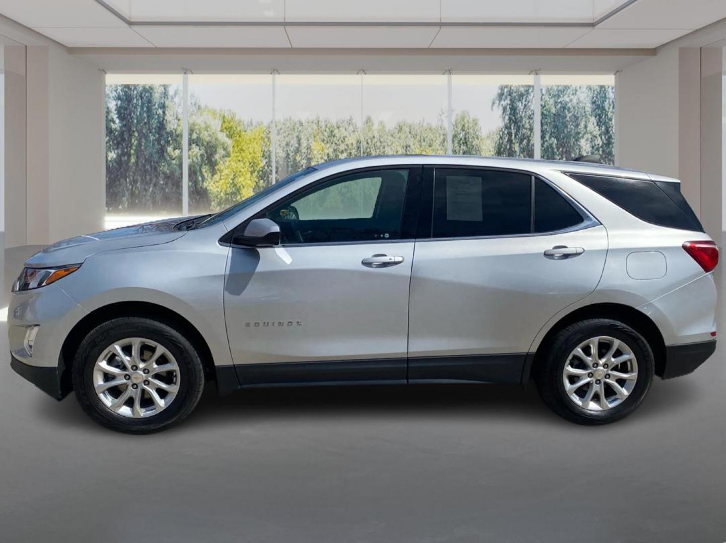 2020 SILVER CHEVROLET EQUINOX LT (2GNAXUEV4L6) with an 1.5L engine, Automatic transmission, located at 908 SE 14th Street, Des Moines, IA, 50317, (515) 281-0330, 41.580303, -93.597046 - Photo#5
