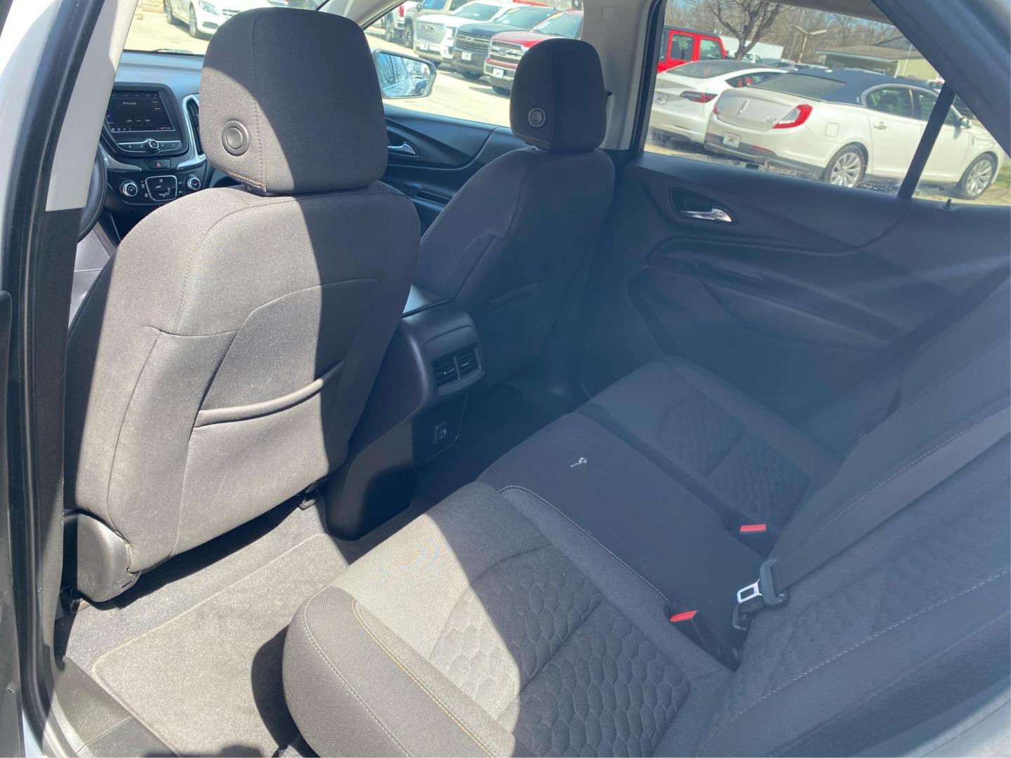 2020 SILVER CHEVROLET EQUINOX LT (2GNAXUEV4L6) with an 1.5L engine, Automatic transmission, located at 908 SE 14th Street, Des Moines, IA, 50317, (515) 281-0330, 41.580303, -93.597046 - Photo#9