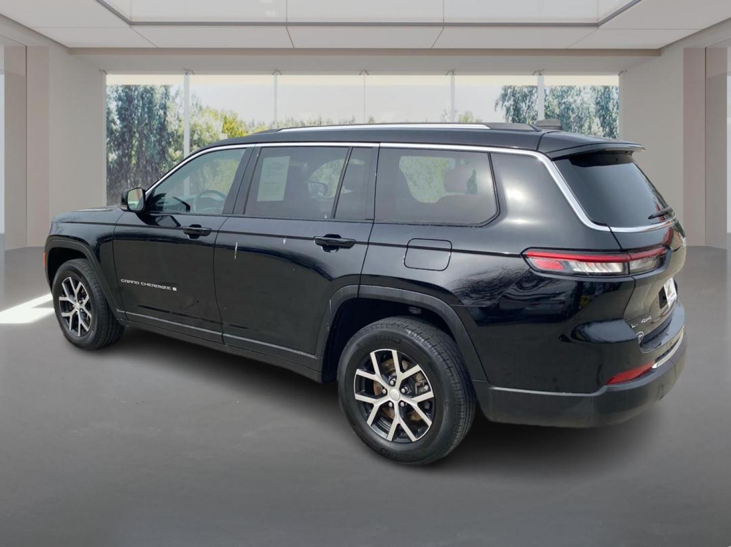 2023 BLACK JEEP GRAND CHEROKEE L LIMITED (1C4RJKBG3P8) with an 3.6L engine, Automatic transmission, located at 908 SE 14th Street, Des Moines, IA, 50317, (515) 281-0330, 41.580303, -93.597046 - Photo#4