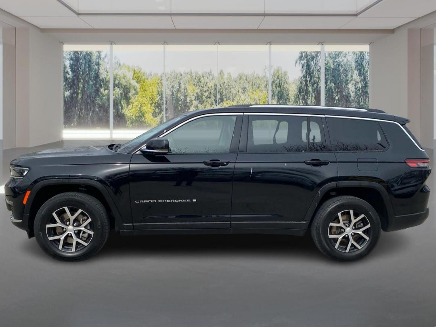 2023 BLACK JEEP GRAND CHEROKEE L LIMITED (1C4RJKBG3P8) with an 3.6L engine, Automatic transmission, located at 908 SE 14th Street, Des Moines, IA, 50317, (515) 281-0330, 41.580303, -93.597046 - Photo#5